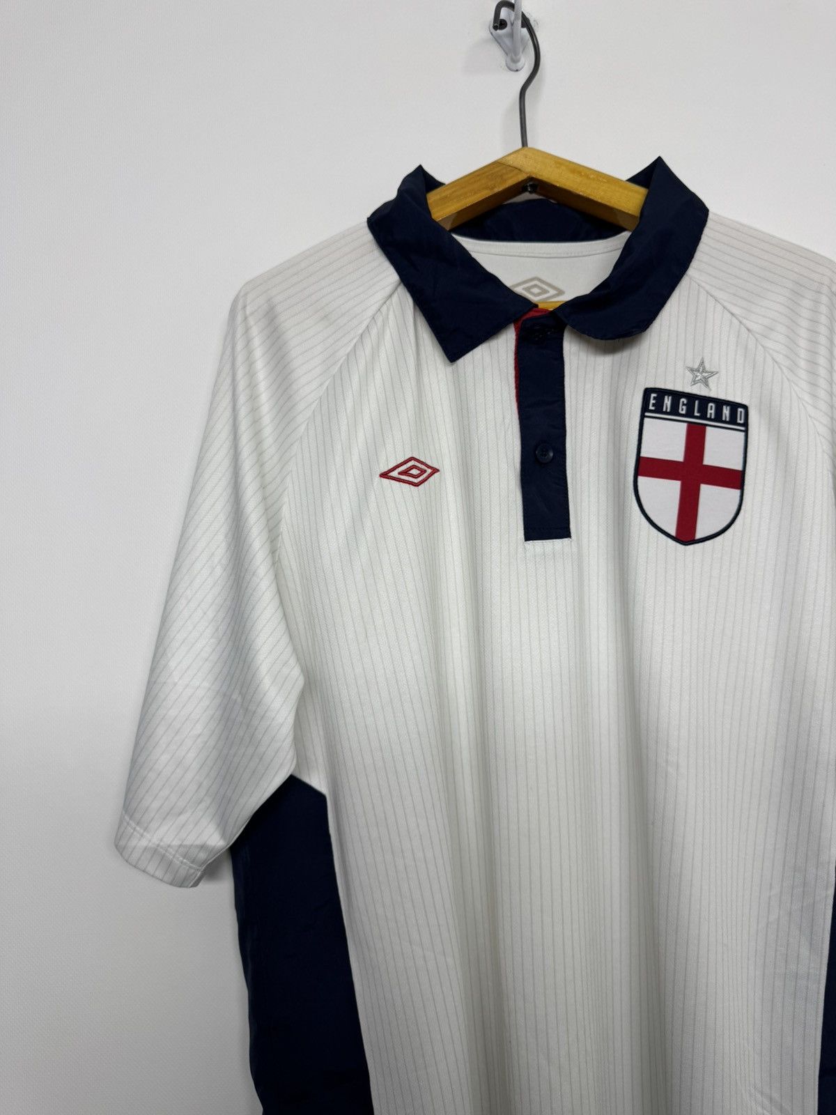 Umbro Umbro England Soccer Jersey Reproduction Football Shirt Size US L / EU 52-54 / 3 - 6 Thumbnail