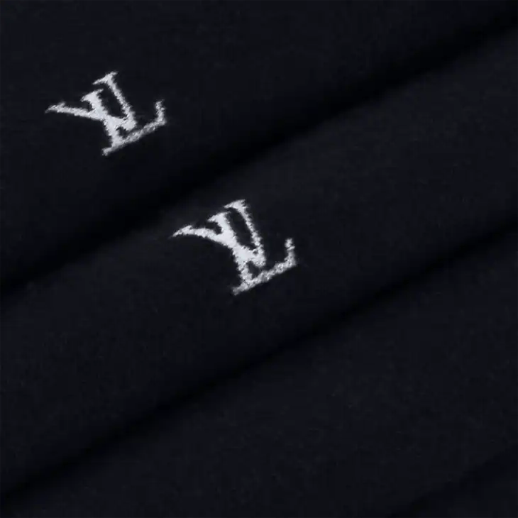 Louis Vuitton LV Blason Scarf Size 46 - 3 Thumbnail