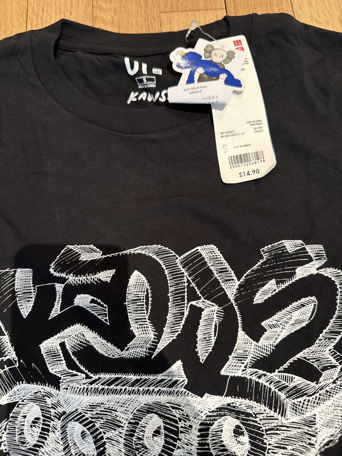 Kaws × Uniqlo Uniqlo x Kaws OG Black T-Shirt Size S Size US S / EU 44-46 / 1 - 1 Thumbnail
