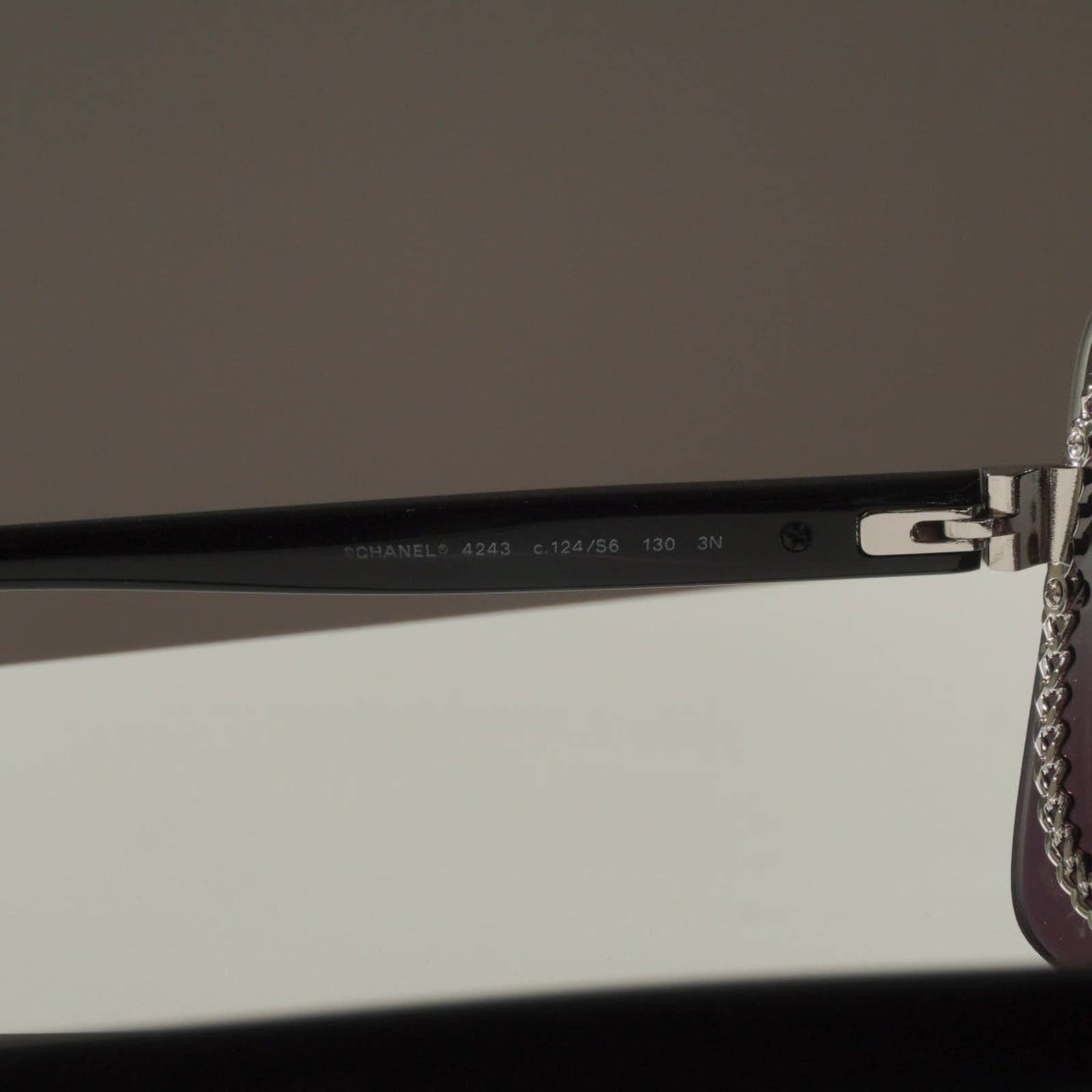 Chanel Chanel shield mask logo silver chain frame black sunglasses Size ONE SIZE - 4 Thumbnail