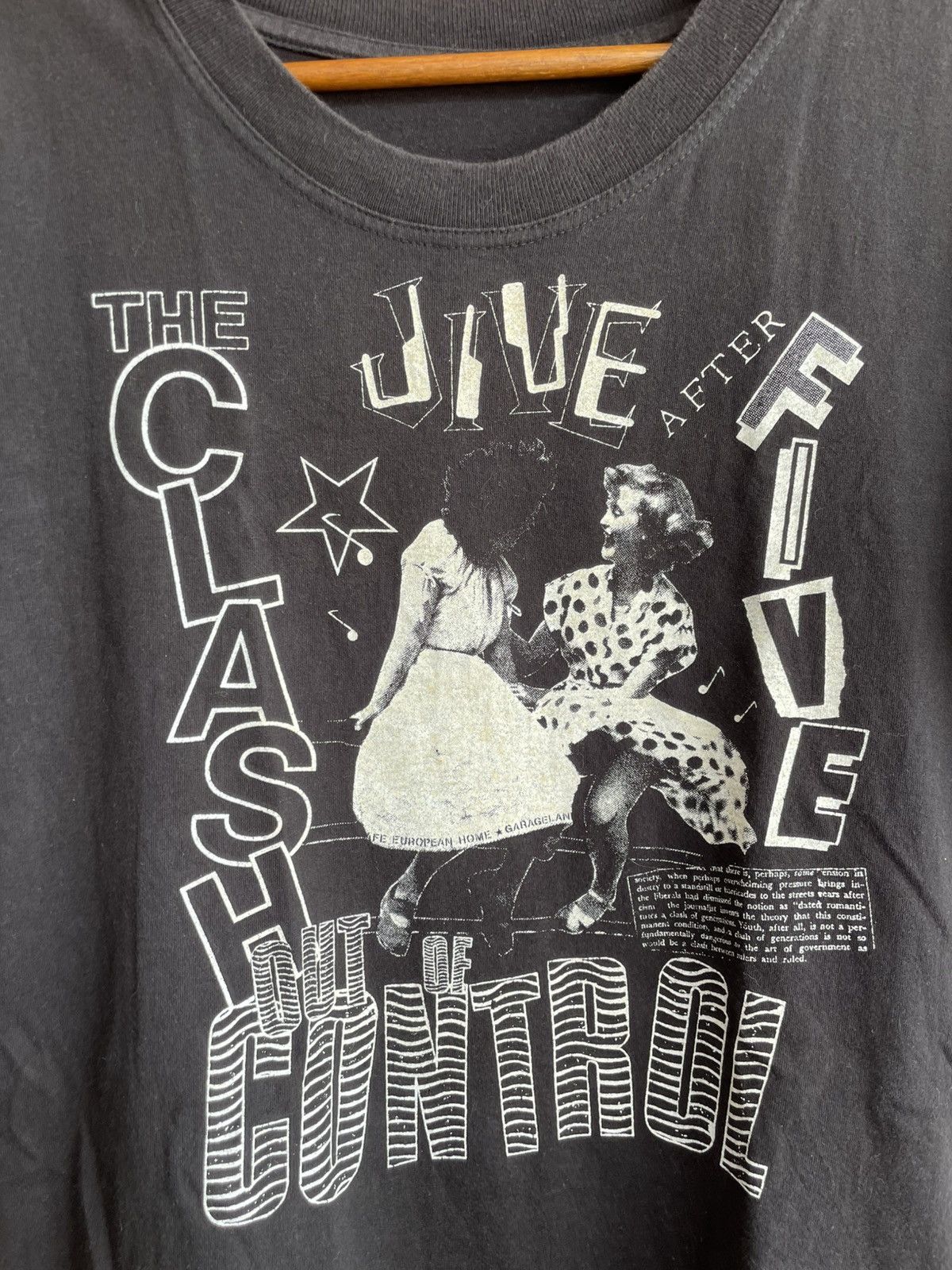 Band Tees Vintage The Clash Band Tour Out Of Control tour 1984 Size M Size US M / EU 48-50 / 2 - 6 Thumbnail