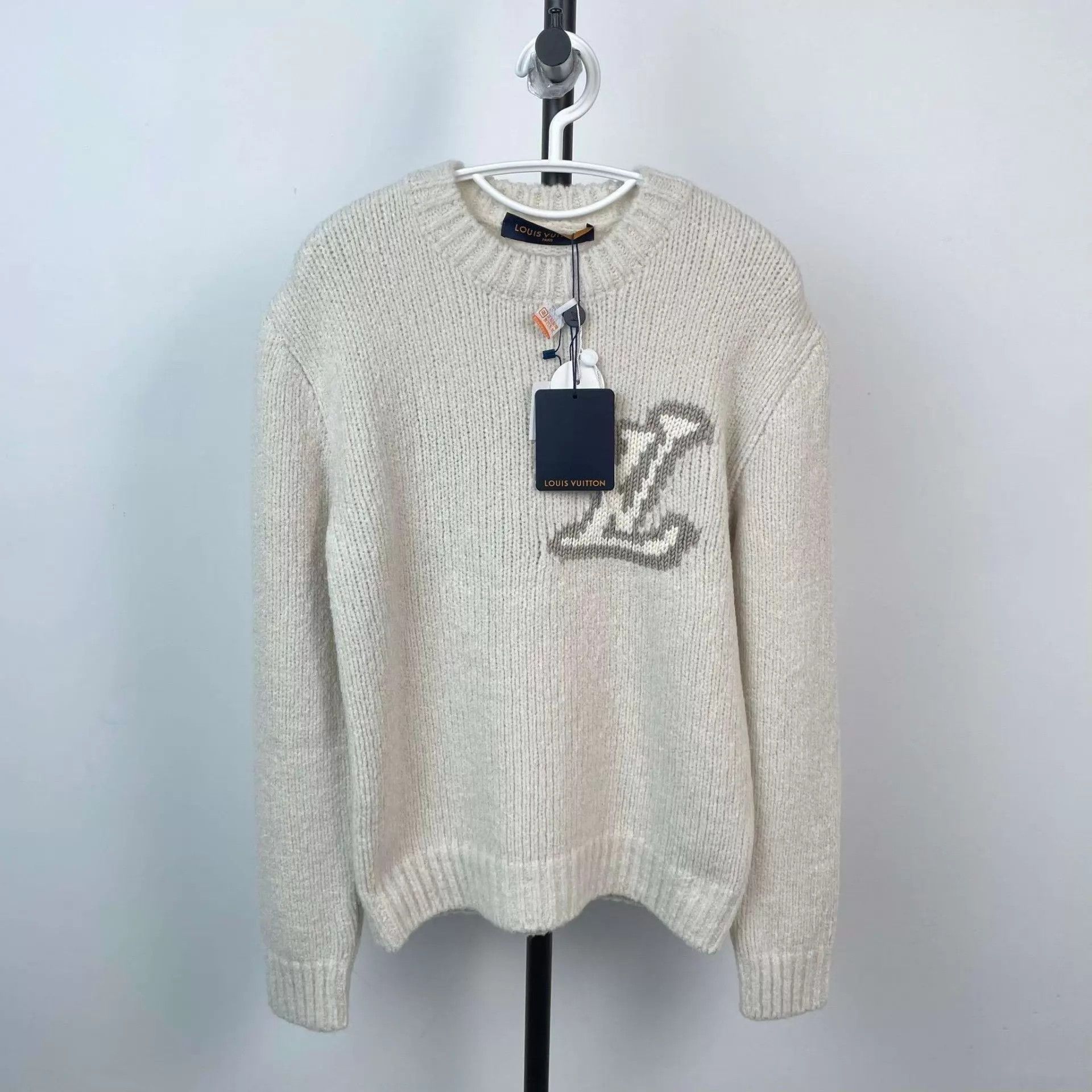 Louis Vuitton LV big logo white cashmere sweatshirt new with tags Size US XS / EU 42 / 0 - 1 Thumbnail