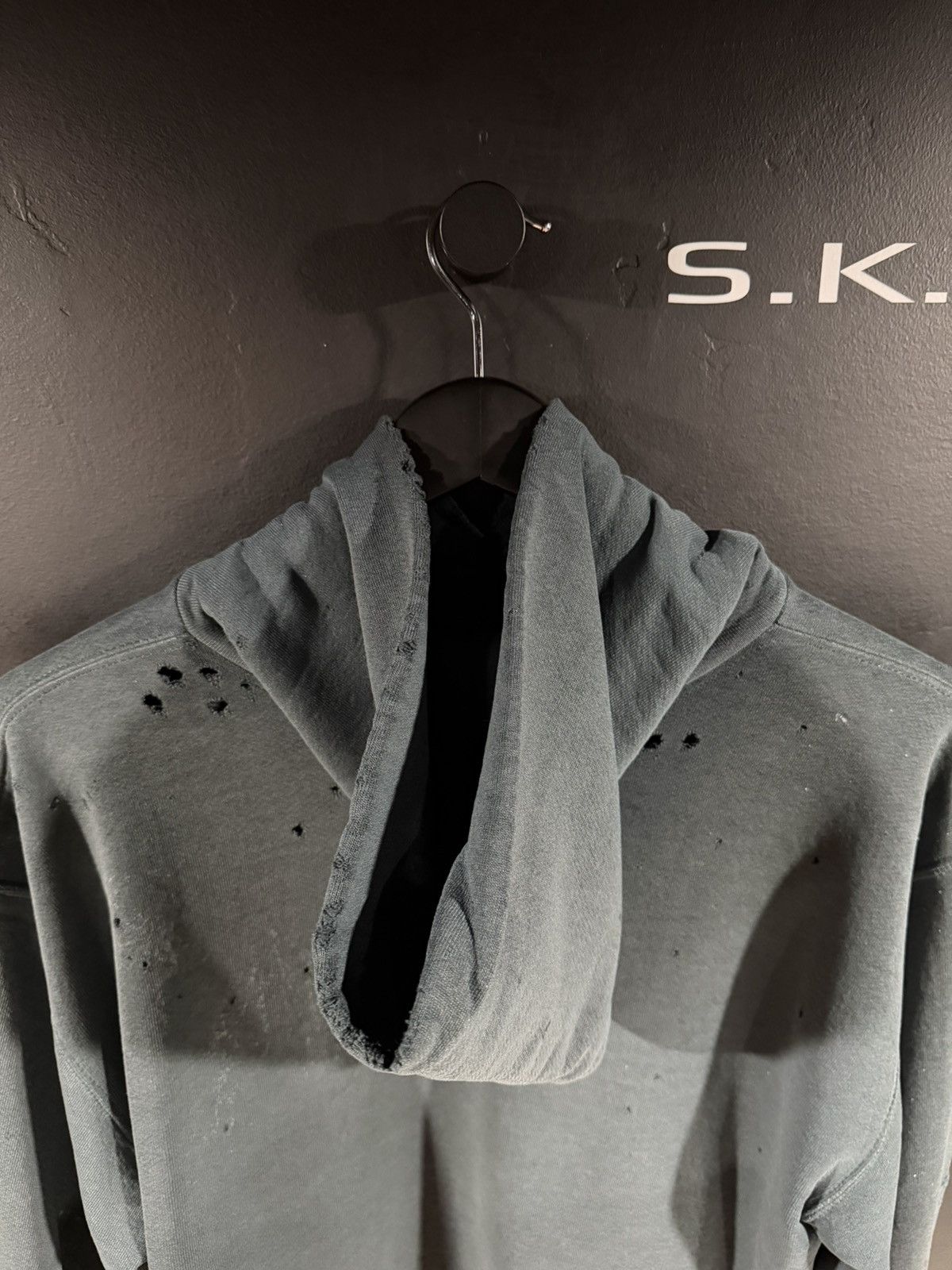 Vintage 1990s Vintage Faded Grunge Punk Thrashed Cropped Hoodie L Size US L / EU 52-54 / 3 - 14 Thumbnail