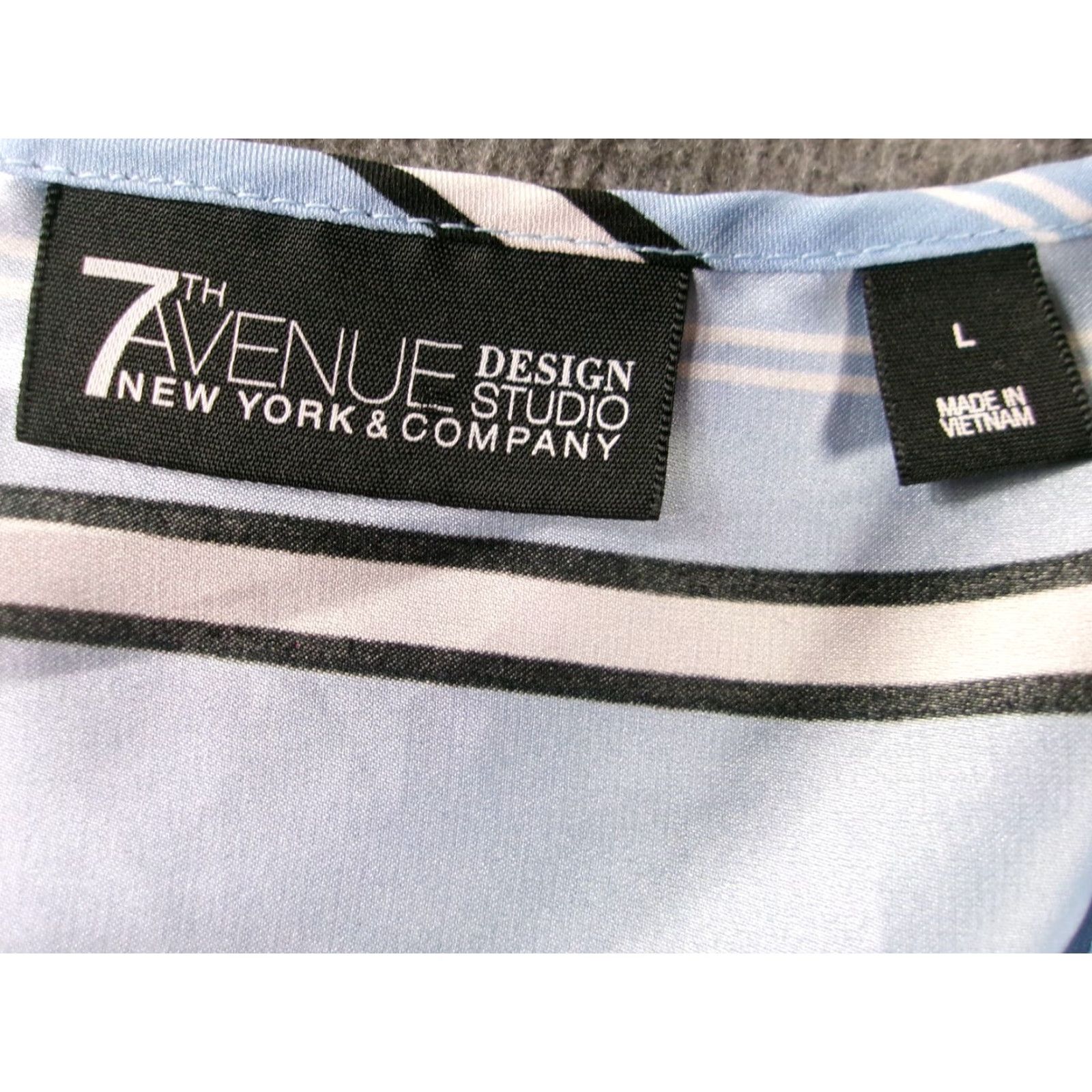 Vintage New York & Company Top Women L V-Neck Striped Light Blue Sleeveless Blouse Size L / US 10 / IT 46 - 6 Thumbnail