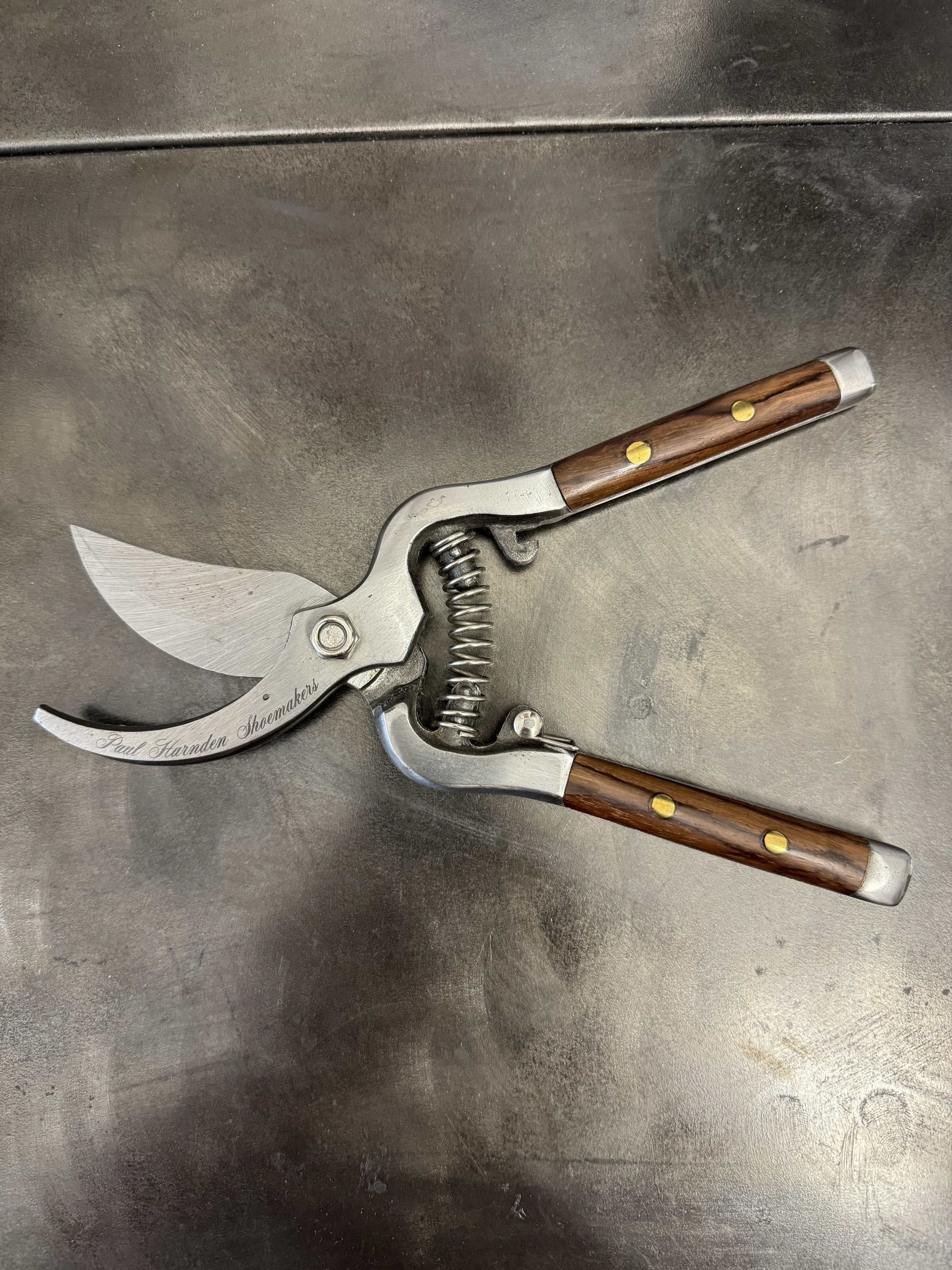 Paul Harnden Shoemakers PAUL HARNDEN SHOEMAKERS GARDEN SHEARS-NEW!! Size ONE SIZE - 7 Thumbnail