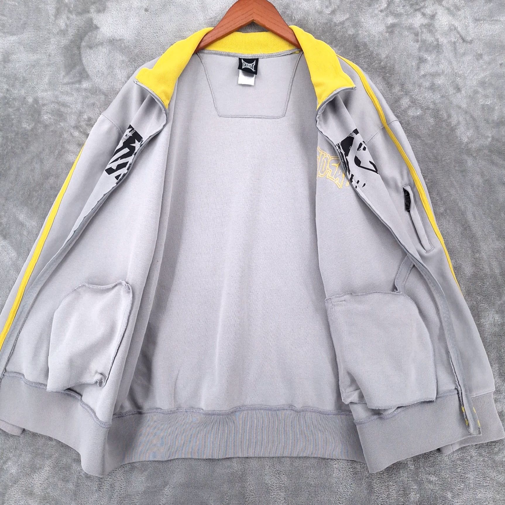 Tapout VINTAGE Tapout Track Jacket Mens 2XL Grey Full Zip Training Gym MMA Y2k Jacket Mens 2XL Grey Tapout Track Jacket Size US XXL / EU 58 / 5 - 7 Thumbnail