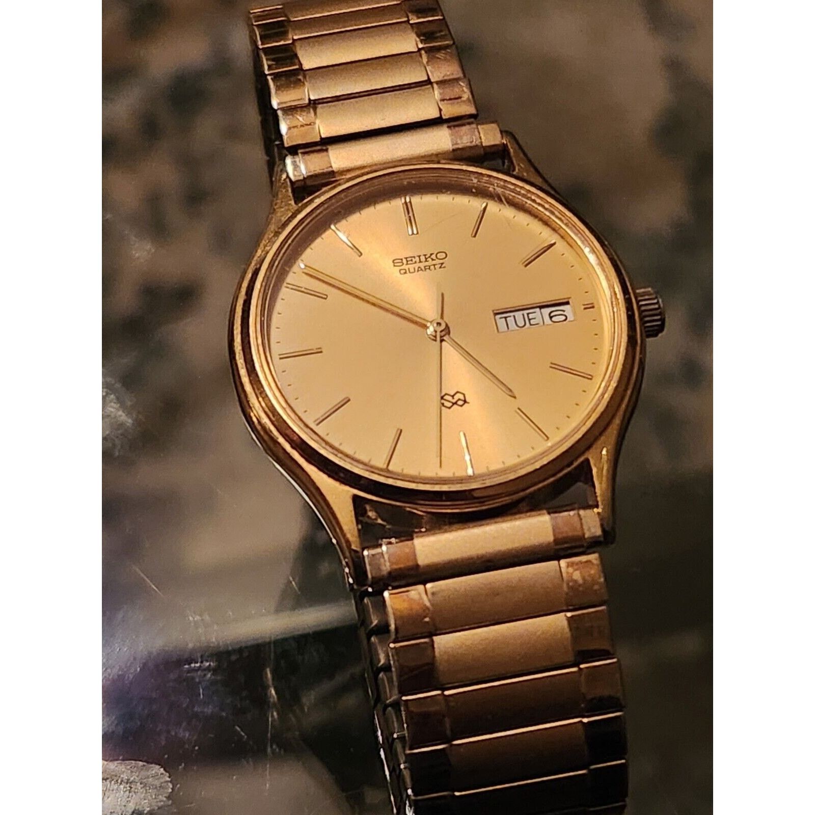 Seiko 80s Vintage Seiko Watch Day Date Quartz Speidel, Runs Strong Size 46 - 3 Thumbnail