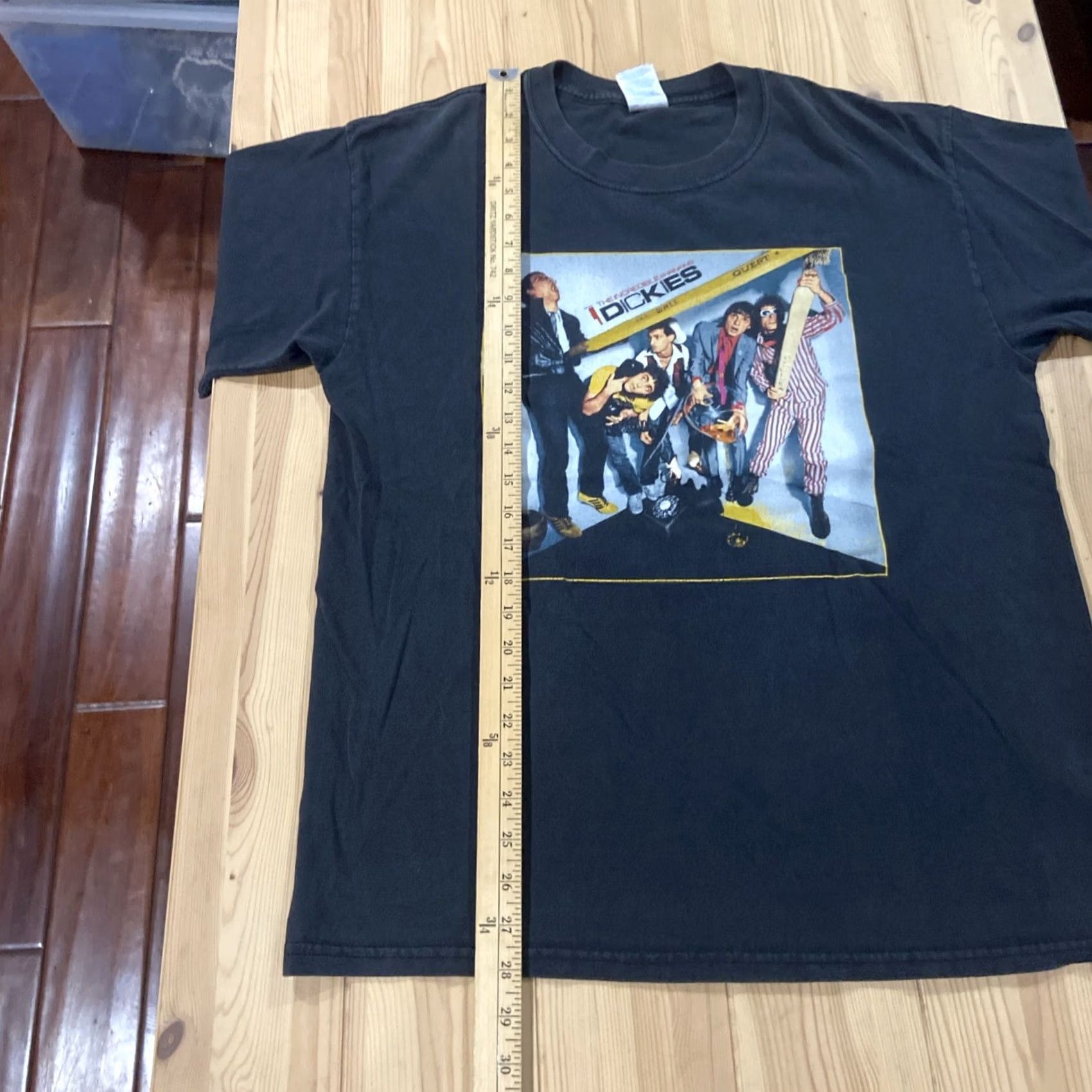 Gildan VINTAGE The Dickies Incredible shrinking 90s Tee Gildan Black L Short Sleeve Crew Neck Unisex Adults 100% Cotton Punk 80s 90s 70s Shirt Size US L / EU 52-54 / 3 - 4 Thumbnail