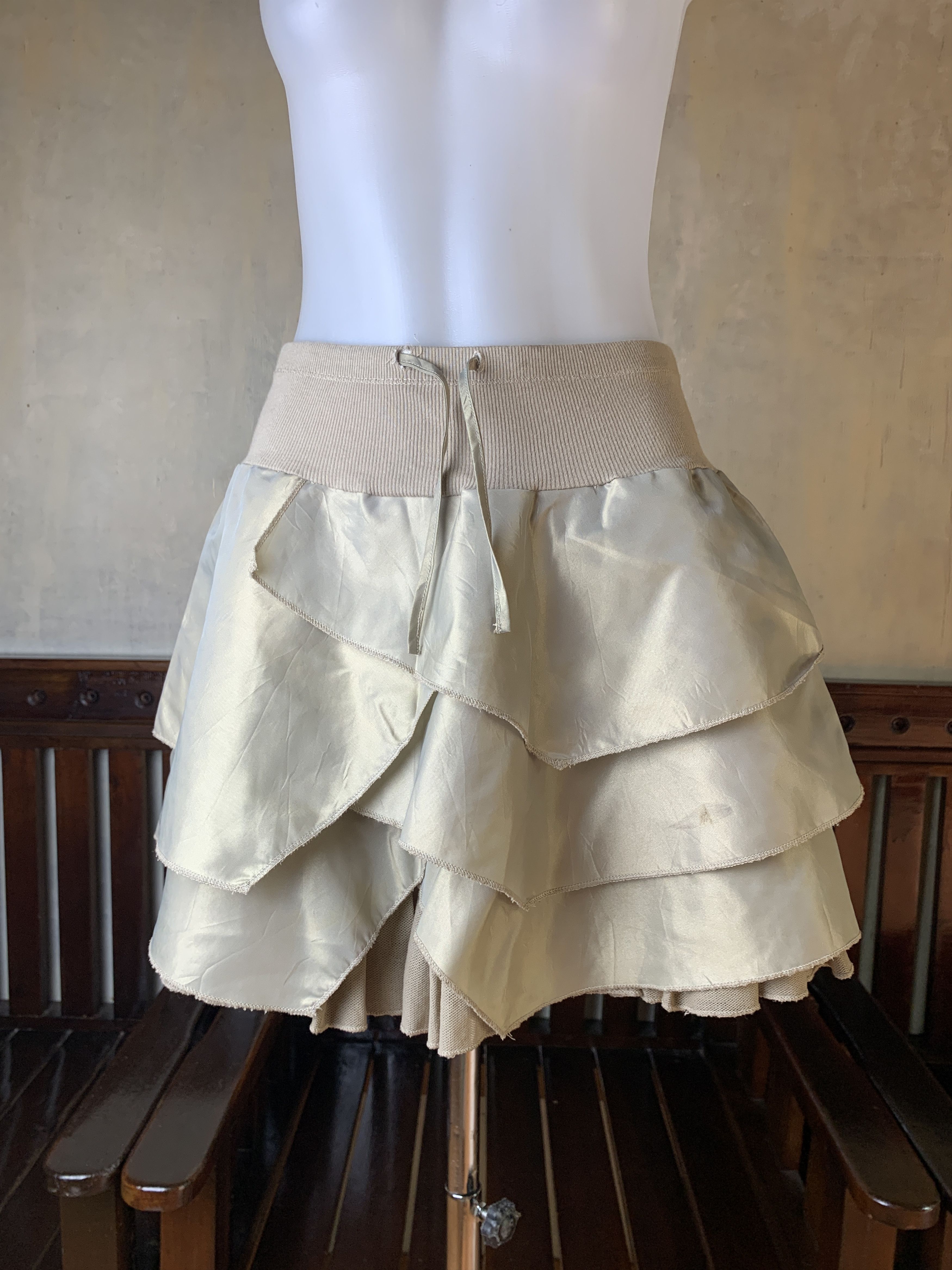 Japanese Brand 2000s Elaine et Lena Cream Ruffle Mini Skirt (S) Size 24" / US 00 / IT 34 - 2 Thumbnail