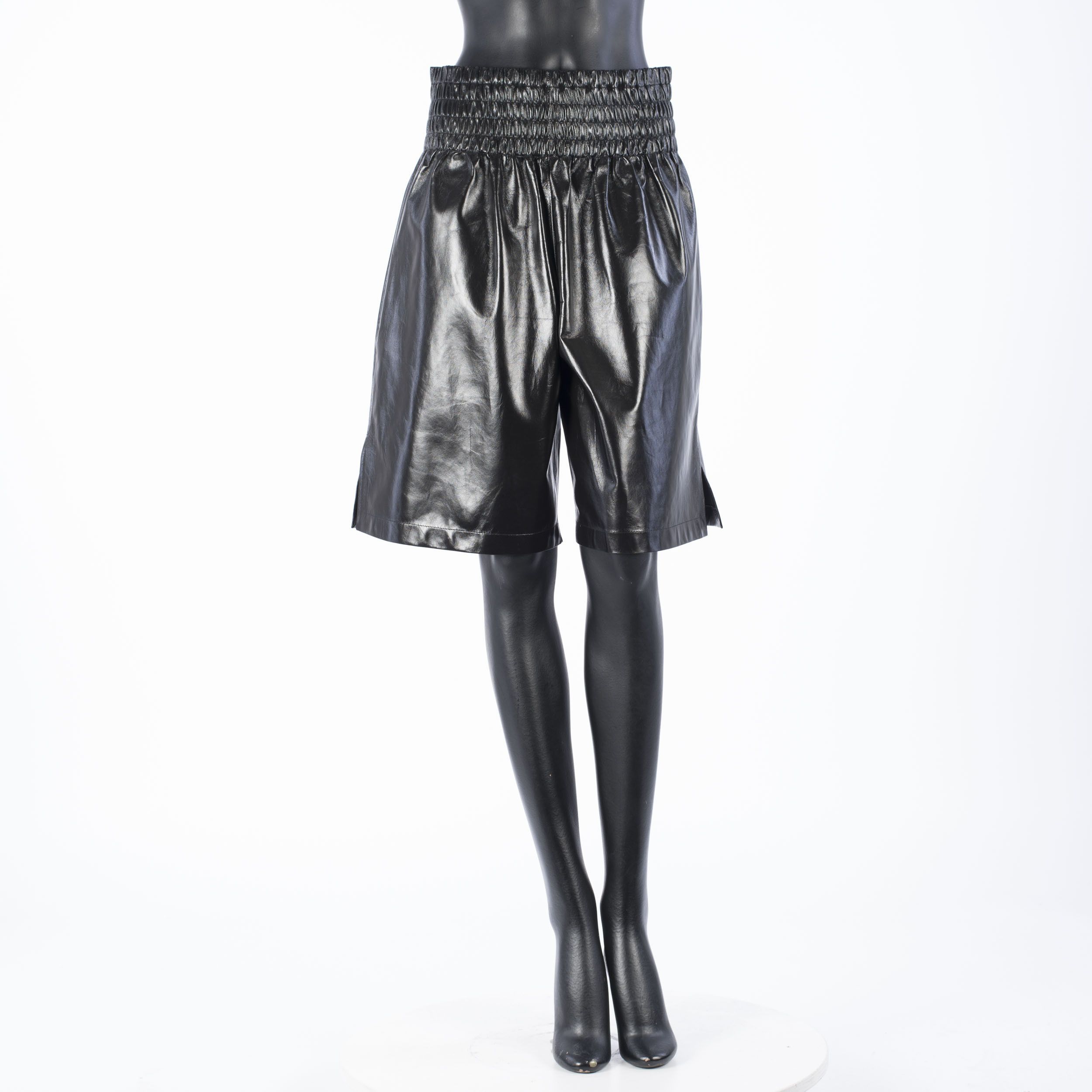 Bottega Veneta Loose Fit Shorts In Shiny Black Nappa Leather Size 26" / US 2 / IT 38 - 1 Thumbnail