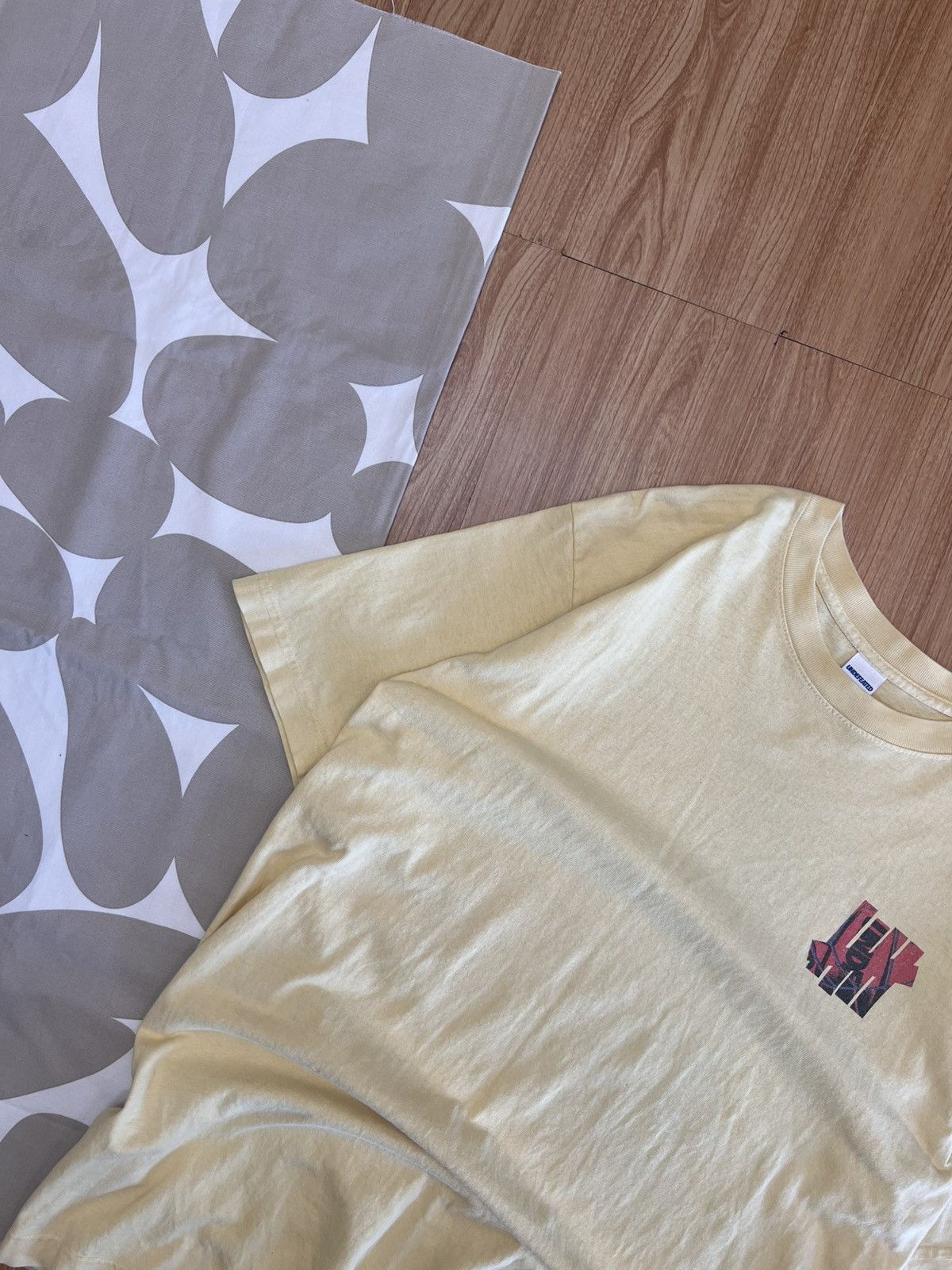 Undefeated cream-colored Undefeated basketball Size US M / EU 48-50 / 2 - 7 Thumbnail