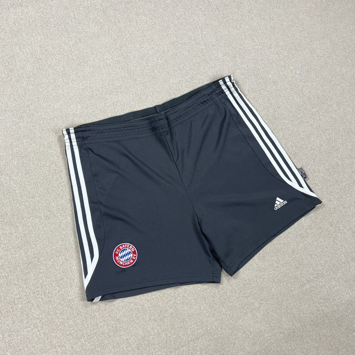 Adidas × Vintage VINTAGE ADIDAS BAYERN MUNCHEN SHORTS Size US 36 / EU 52 - 2 Thumbnail