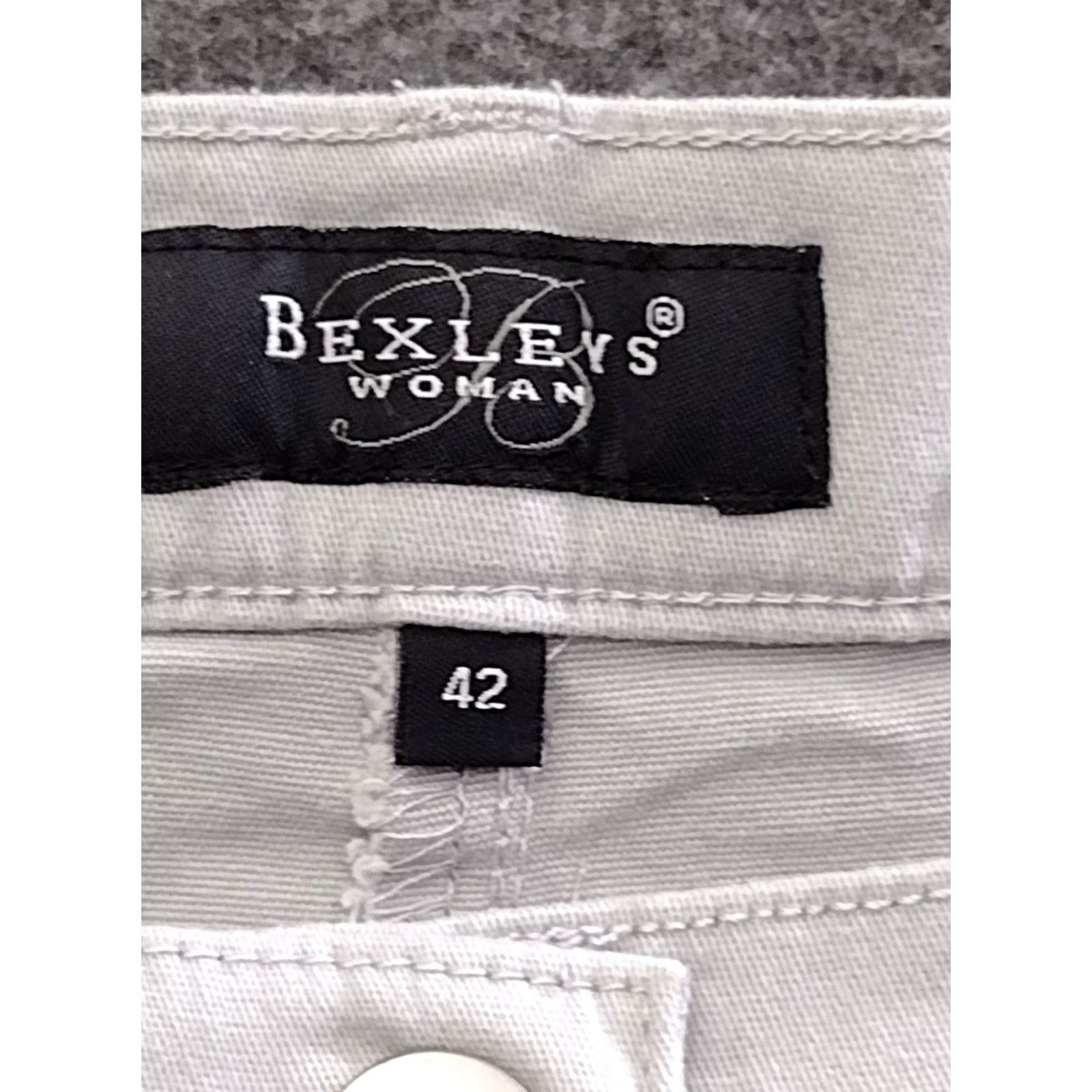 Vintage Bexley's Woman Cotton Relaxed Chino Long Shorts Classic White 42 Size 28" / US 6 / IT 42 - 5 Thumbnail