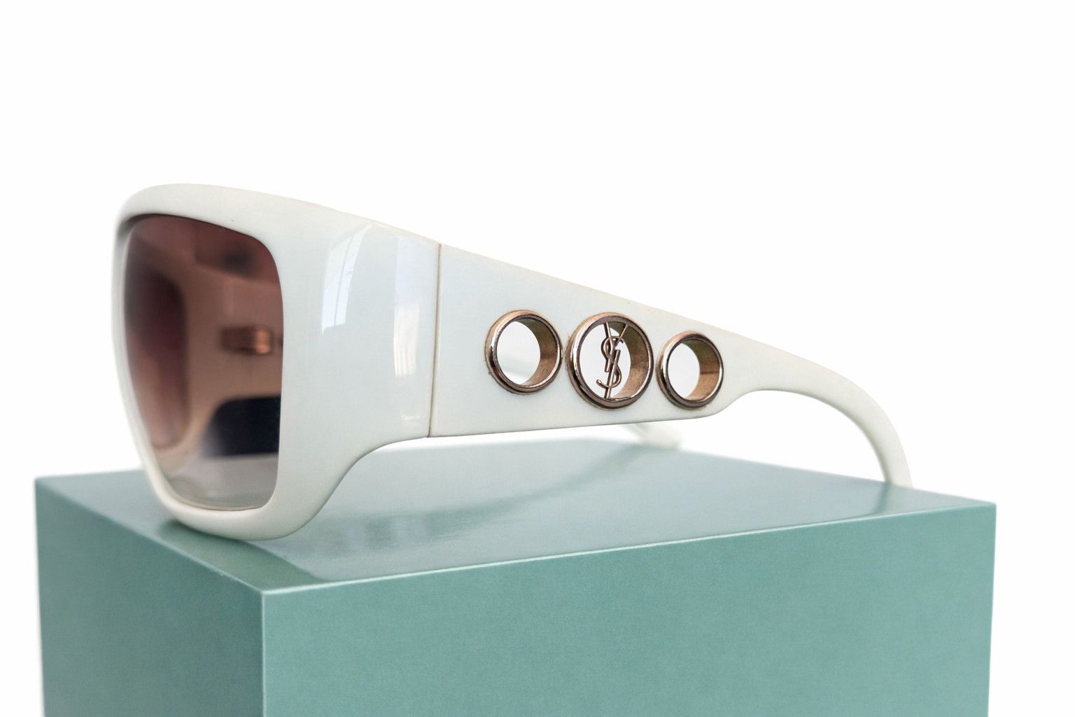 Yves Saint Laurent Vintage Saint Laurent YSL 6112/S White Oversized Sunglasses Size ONE SIZE - 1 Thumbnail