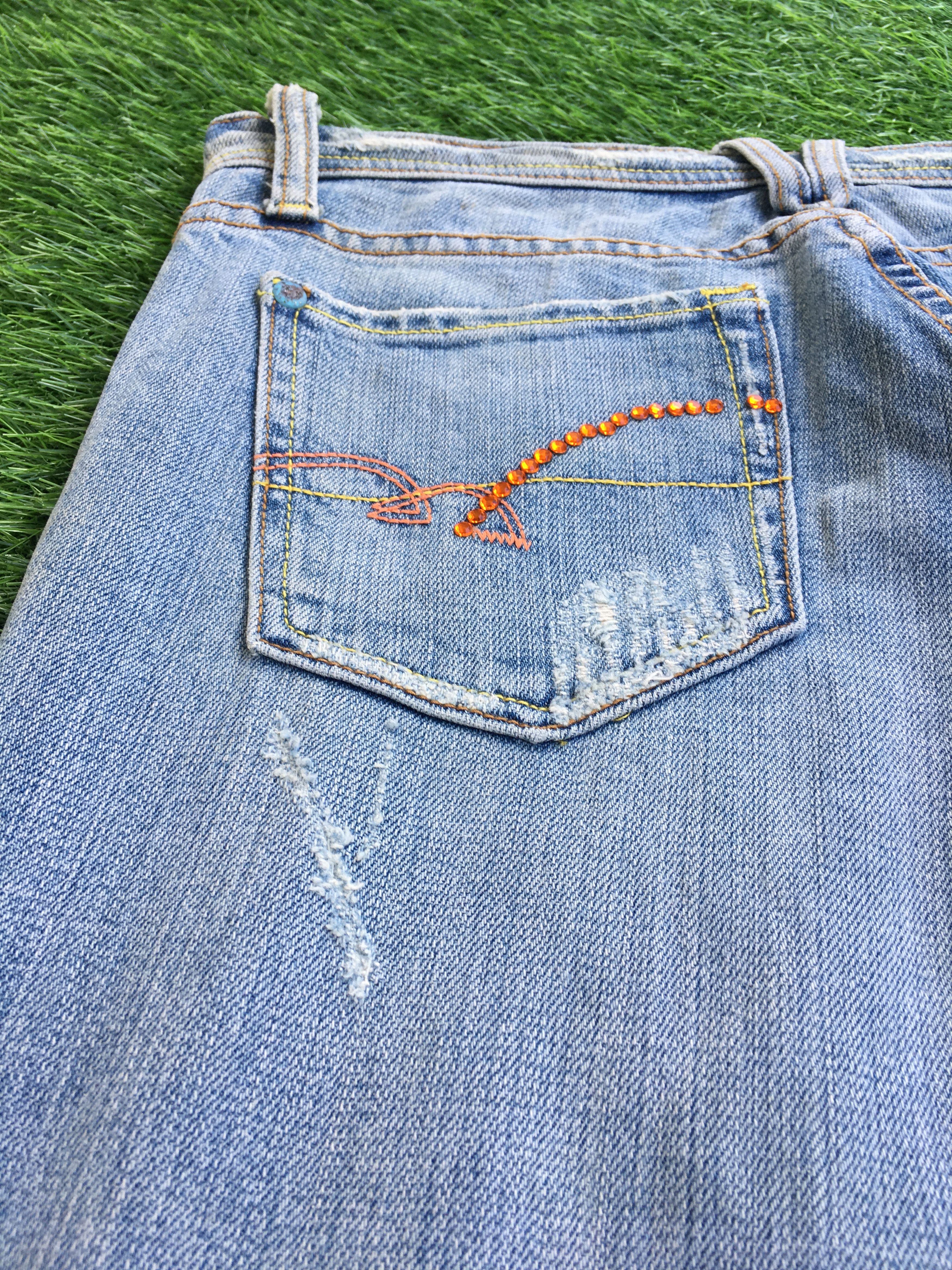 Designer Miss Me light blue wash 2000’s grunge bootcut jeans D-1093 Size 28" / US 6 / IT 42 - 11 Thumbnail
