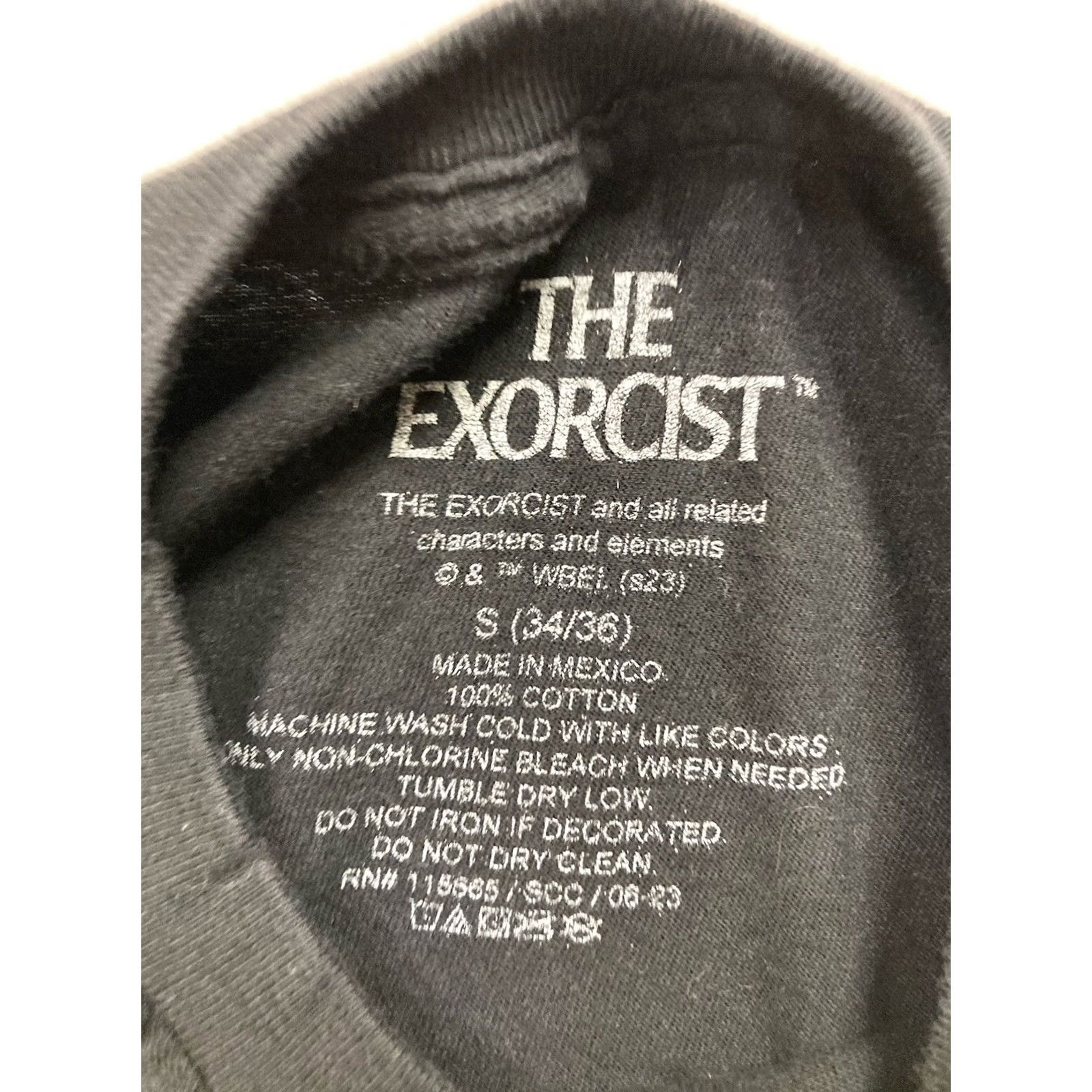 Vintage VINTAGE The Exorcist Graphic T-shirt Women Small Black Logo Green Short Sleeve Size S / US 4 / IT 40 - 4 Thumbnail