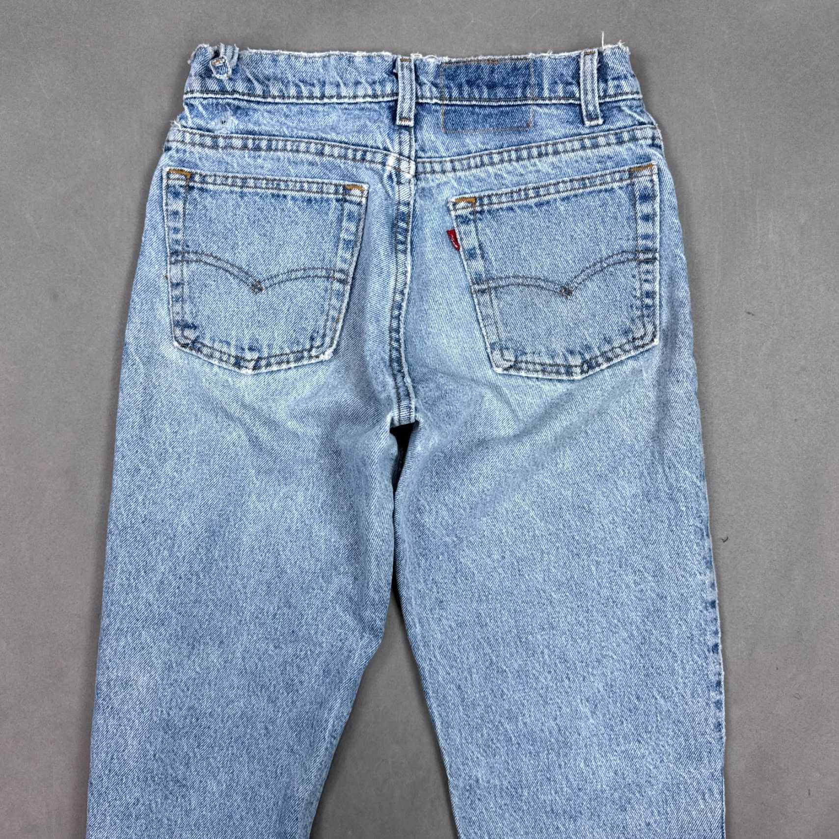 Levi's VINTAGE Levi's 550 Jeans Men 28x26 Blue Made USA Light 90s Relaxed Denim Tapered 5-Pocket Womens? Size US 28 / EU 44 - 6 Thumbnail