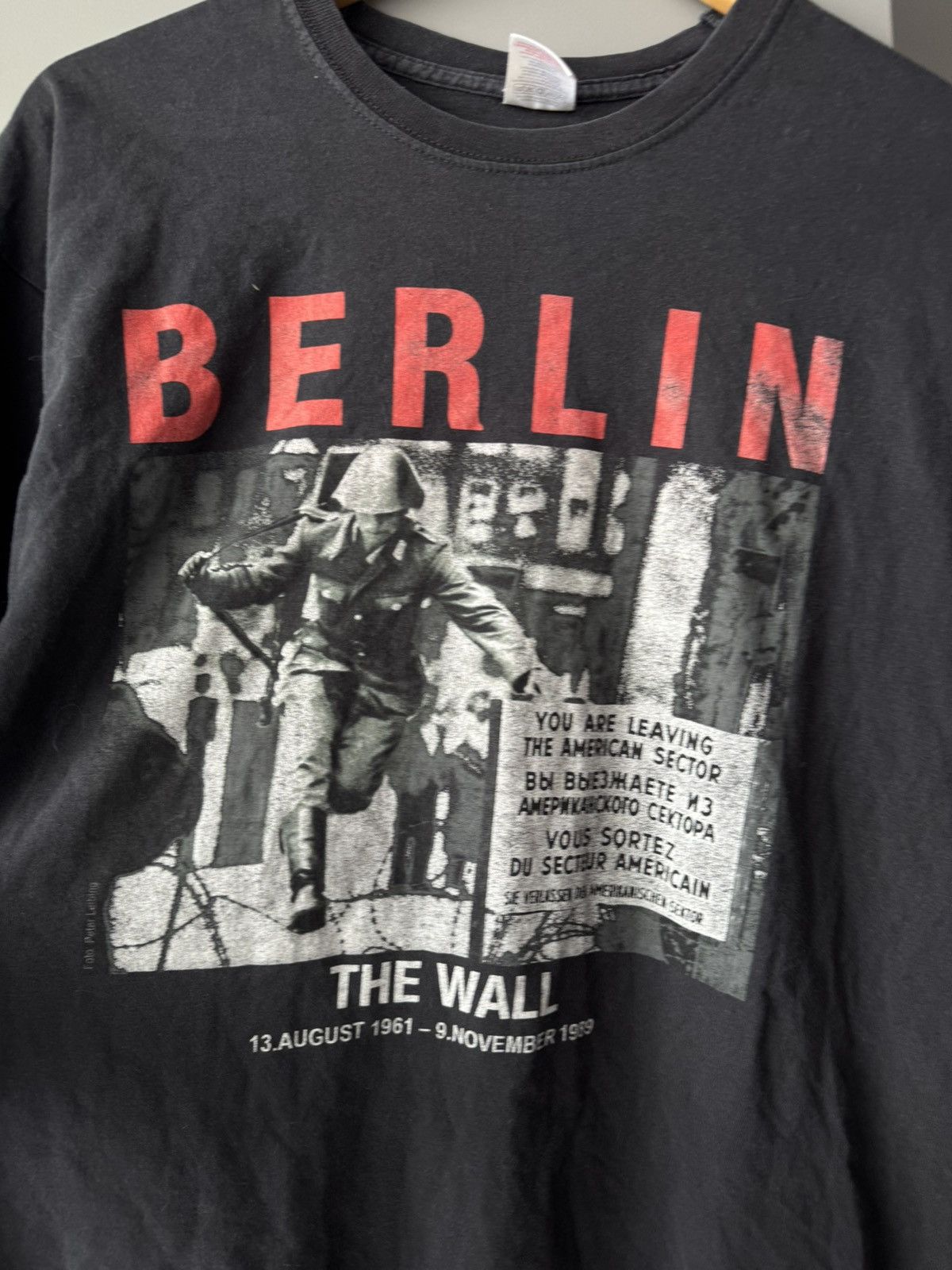 Fruit Of The Loom Vintage Fruit Of The Loom Berlin The Wall T-Shirt Size US L / EU 52-54 / 3 - 2 Thumbnail