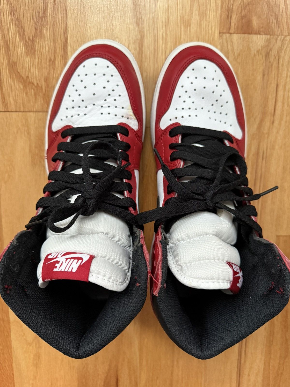 Jordan Brand × Nike Air Jordan 1 High chicago 2015 (size 8.5) Size US 8.5 / EU 41-42 - 4 Thumbnail