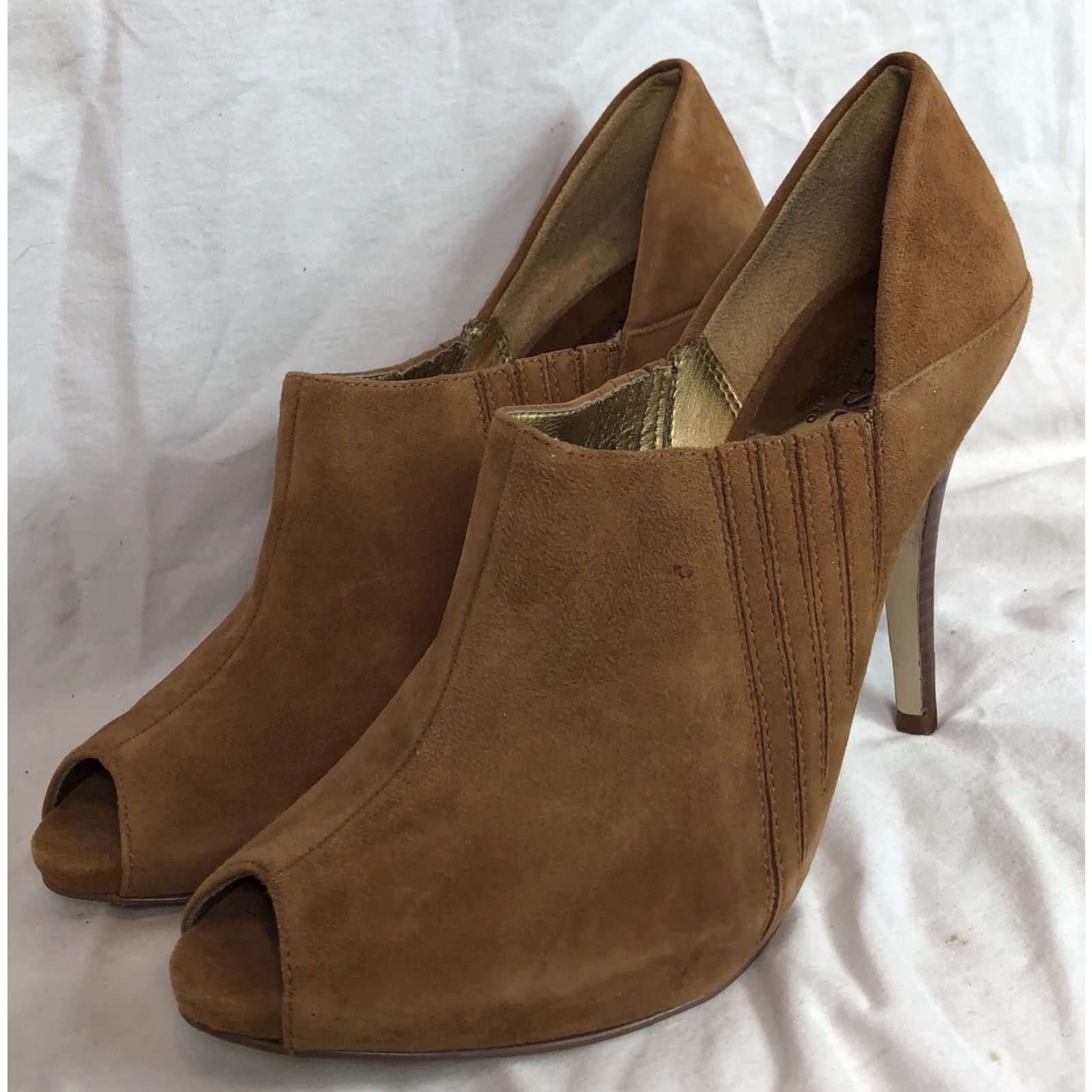 Guess GUESS Peep Toe Pump Camel Brown Suede 8M Women's Heel 4 1/2” Stiletto Pump Size 8M Brown Suede Pump Size US 8 / IT 38 - 4 Thumbnail