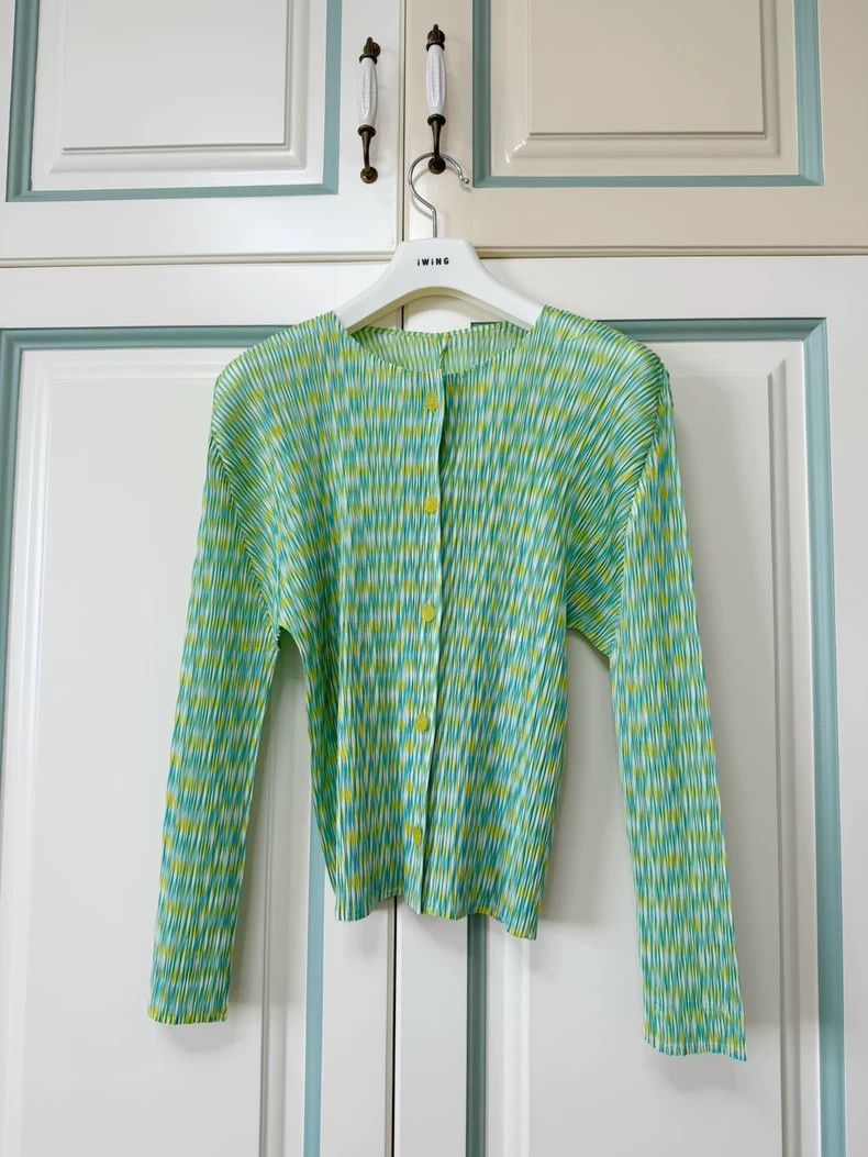 Issey Miyake Issey Miyake size:3 Green pleated long-sleeved cardigan Size M / US 6-8 / IT 42-44 - 1 Thumbnail