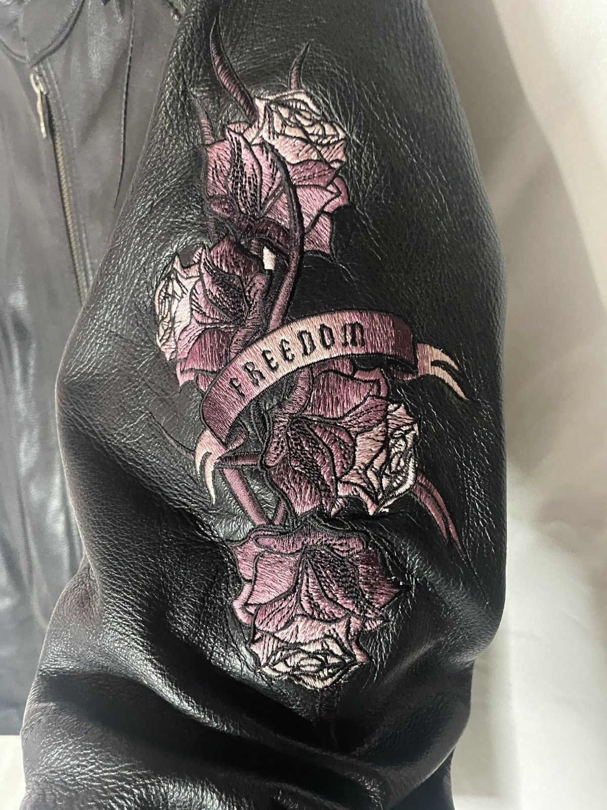 Harley Davidson 2007 Harley Davidson Roses Leather Biker Jacket Black + Pink Size US M / EU 48-50 / 2 - 5 Thumbnail
