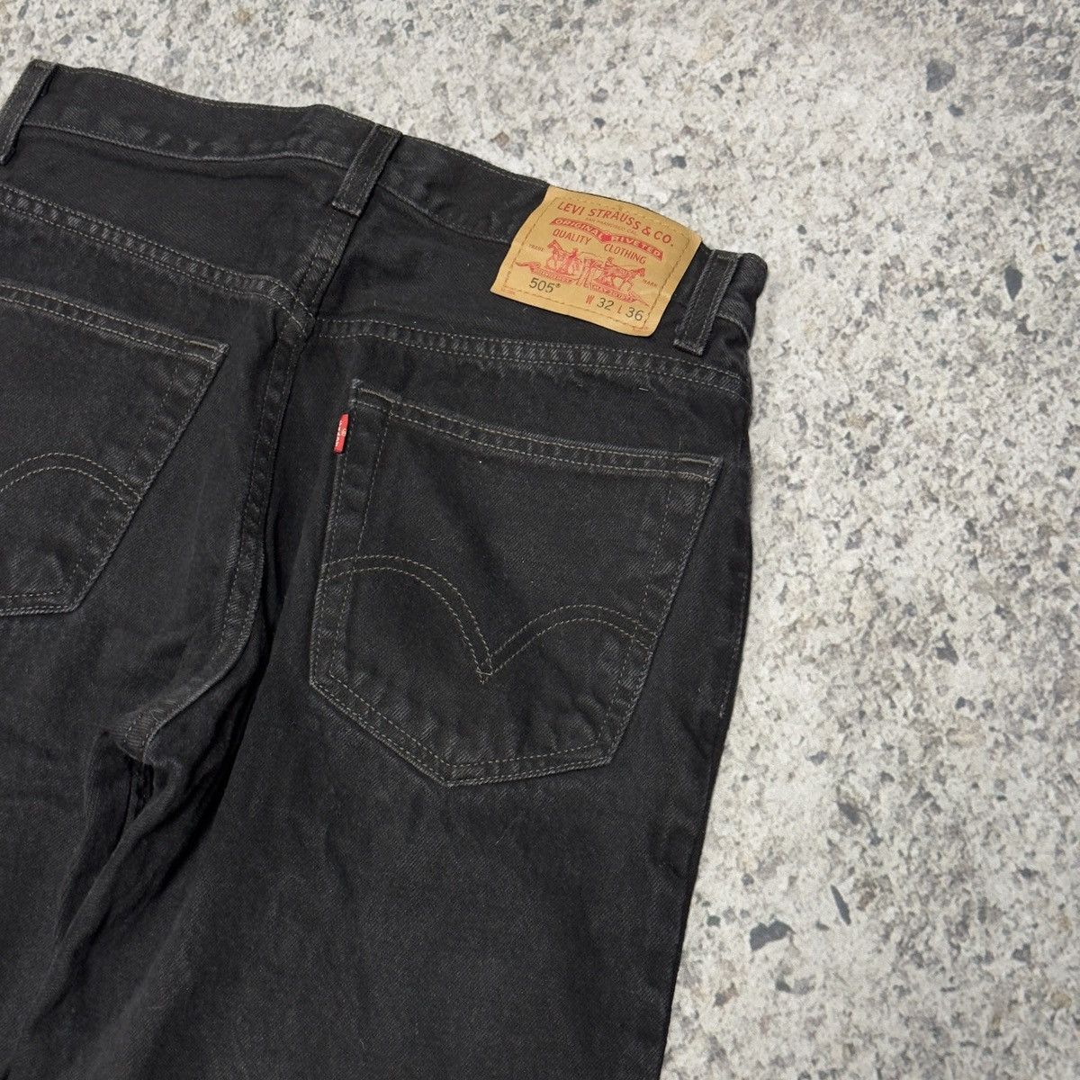 Levi's Vintage Levi’s 505 Black Straight Denim Jeans Size US 31 - 7 Thumbnail