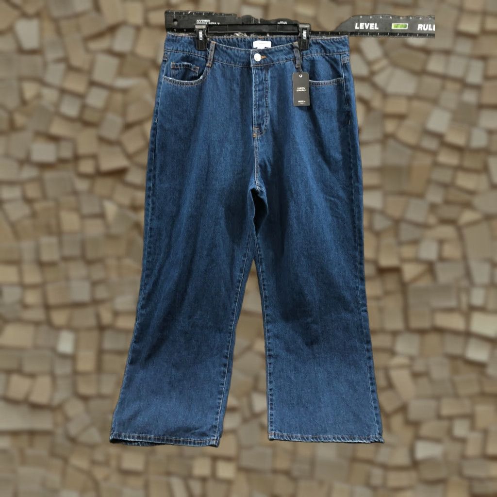 Forever 21 FOREVER 21 Jeans Straight 16 Womens Dark Blue Denim 5-Pocket Regular Waist 36 Inseam 32 in Color Blue Size 38" / US 16 / IT 52 - 1 Thumbnail
