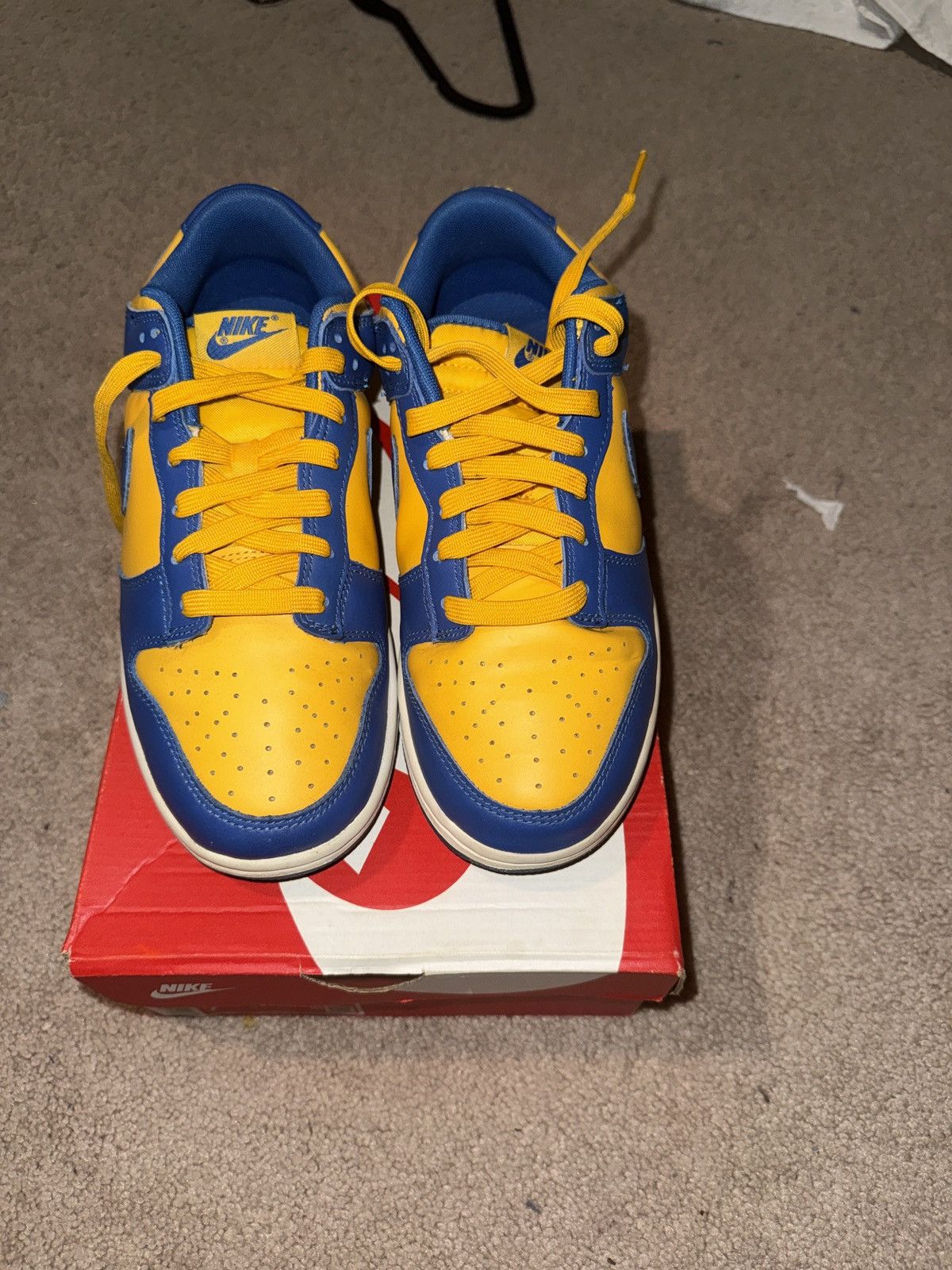 Nike UCLA Nike Dunk Low Size US 7 / EU 40 - 4 Thumbnail