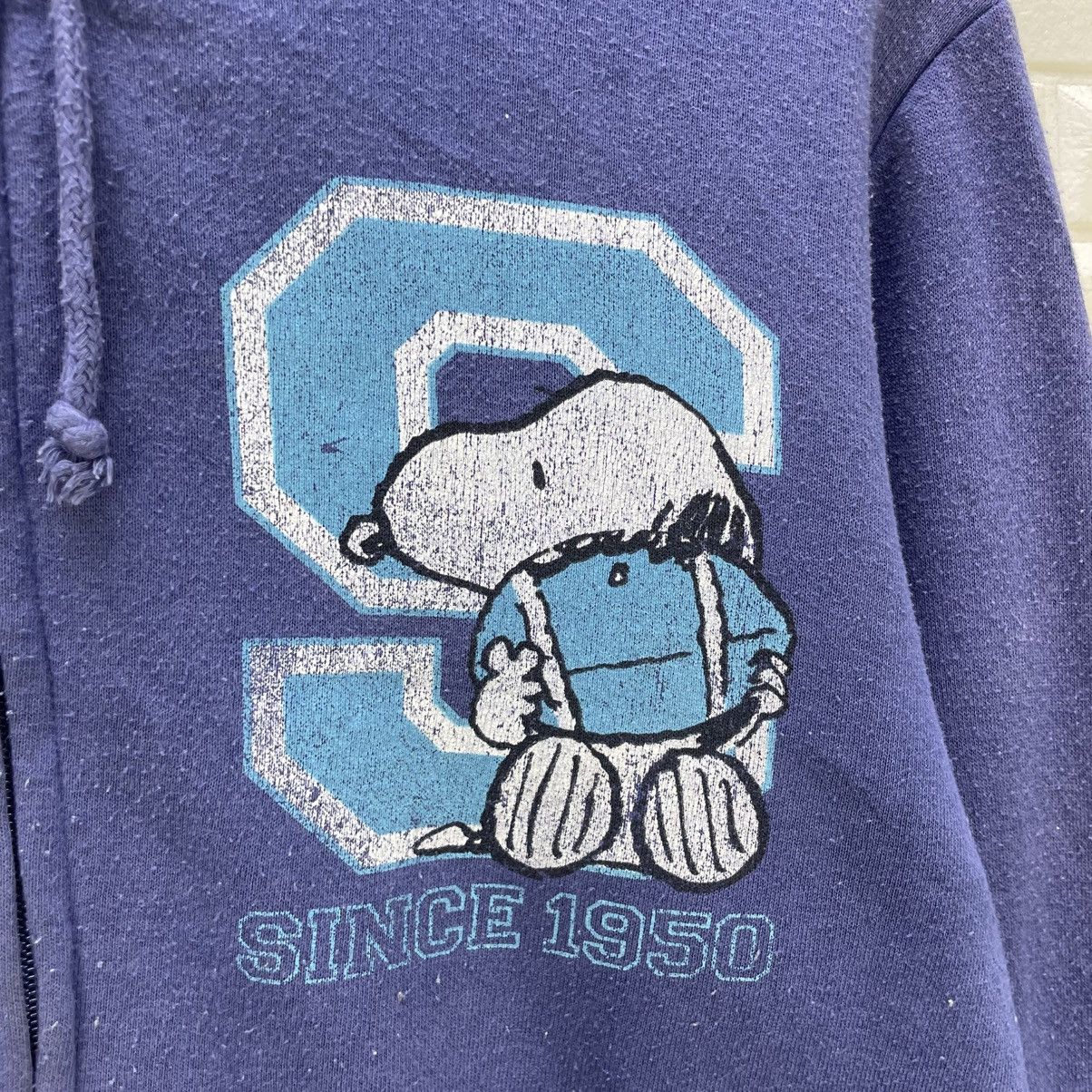 Peanuts Vintage Peanut Snoopy Big Logo Playing Football Hooded Size US M / EU 48-50 / 2 - 4 Thumbnail
