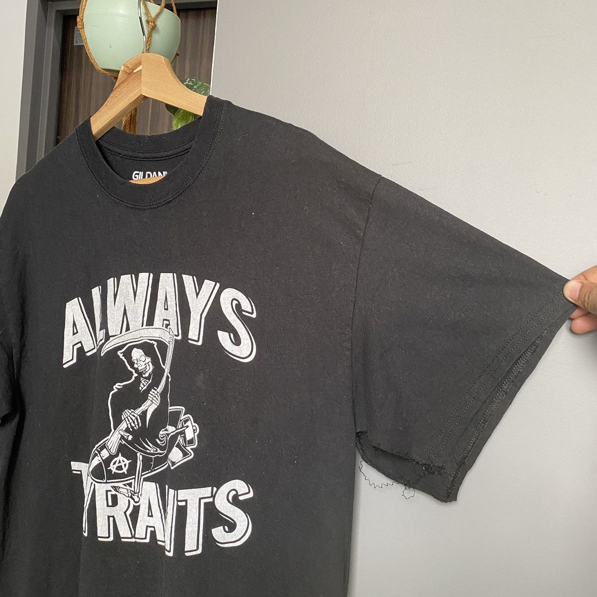 Vintage Thrashed Always Tyrants ERD GRUNGE HOLY GRAIL PUNK TSHIRT Size US L / EU 52-54 / 3 - 5 Thumbnail