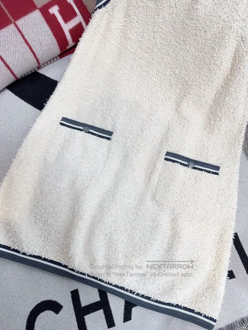 Chanel Chanel 19b metres white towel blue striped two-pocket slee Size M / US 6-8 / IT 42-44 - 3 Thumbnail