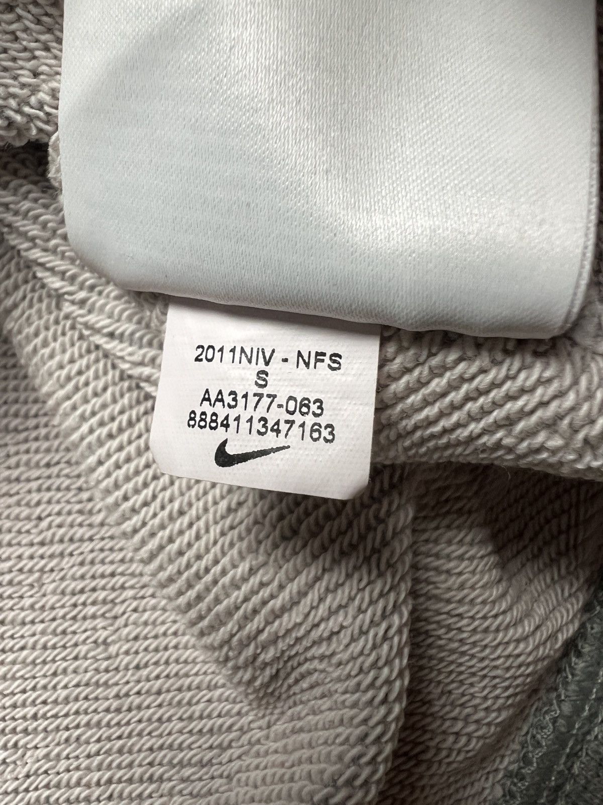 Nike Vintage Crewneck Nike boxy baby swoosh y2k fits logo USA 🇺🇸 Size US S / EU 44-46 / 1 - 8 Thumbnail