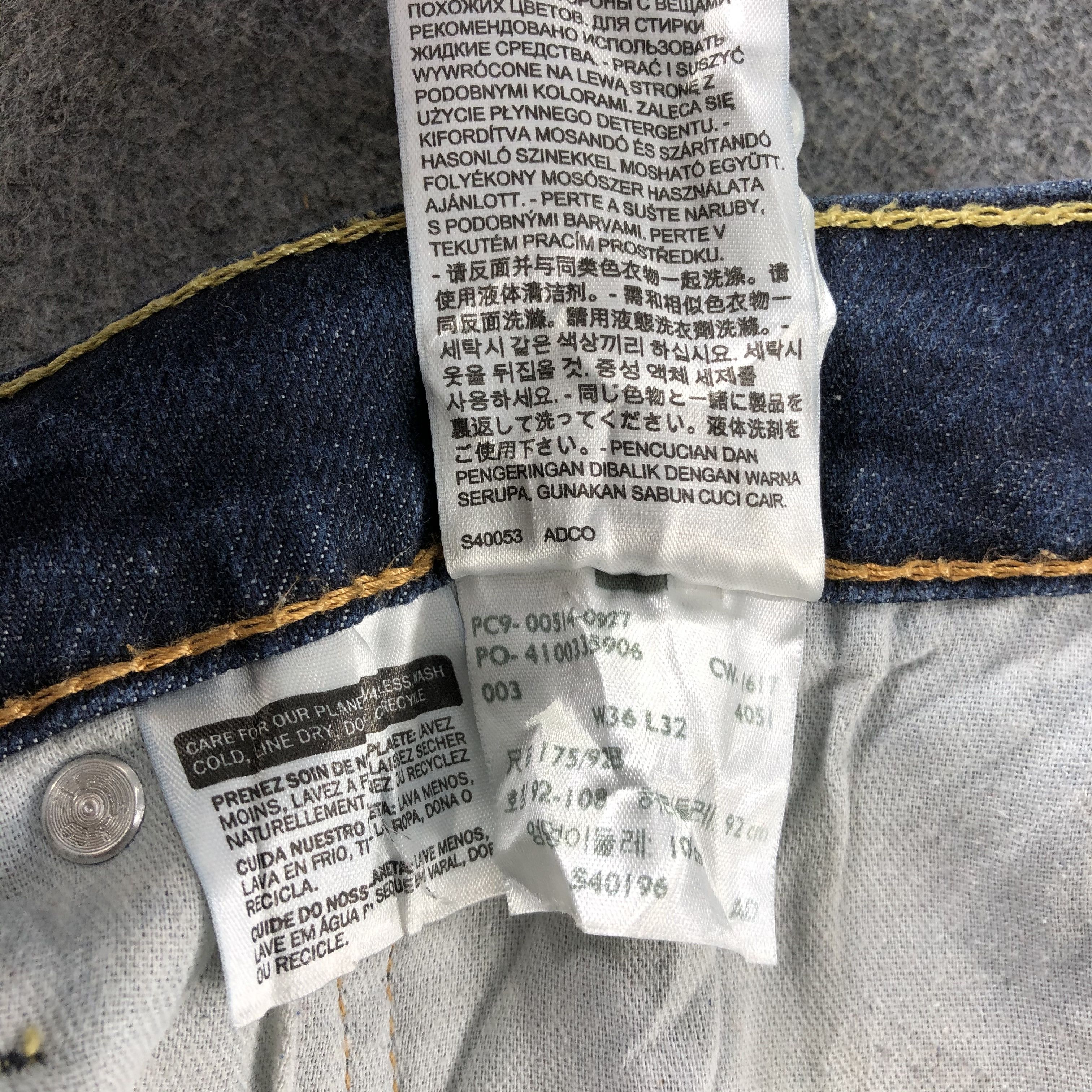 Levi's Vintage Faded Black Levis 514 Jeans-J2610 Size US 36 / EU 52 - 14 Thumbnail
