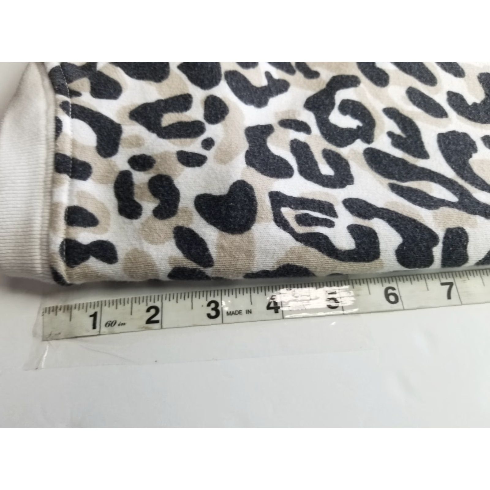 Victoria's Secret Victoria's Secret PINK Cheetah Print Sweater Womens Small Pullover Crewneck Sweatshirt Gray Cotton Blend Activewear Size S / US 4 / IT 40 - 5 Thumbnail