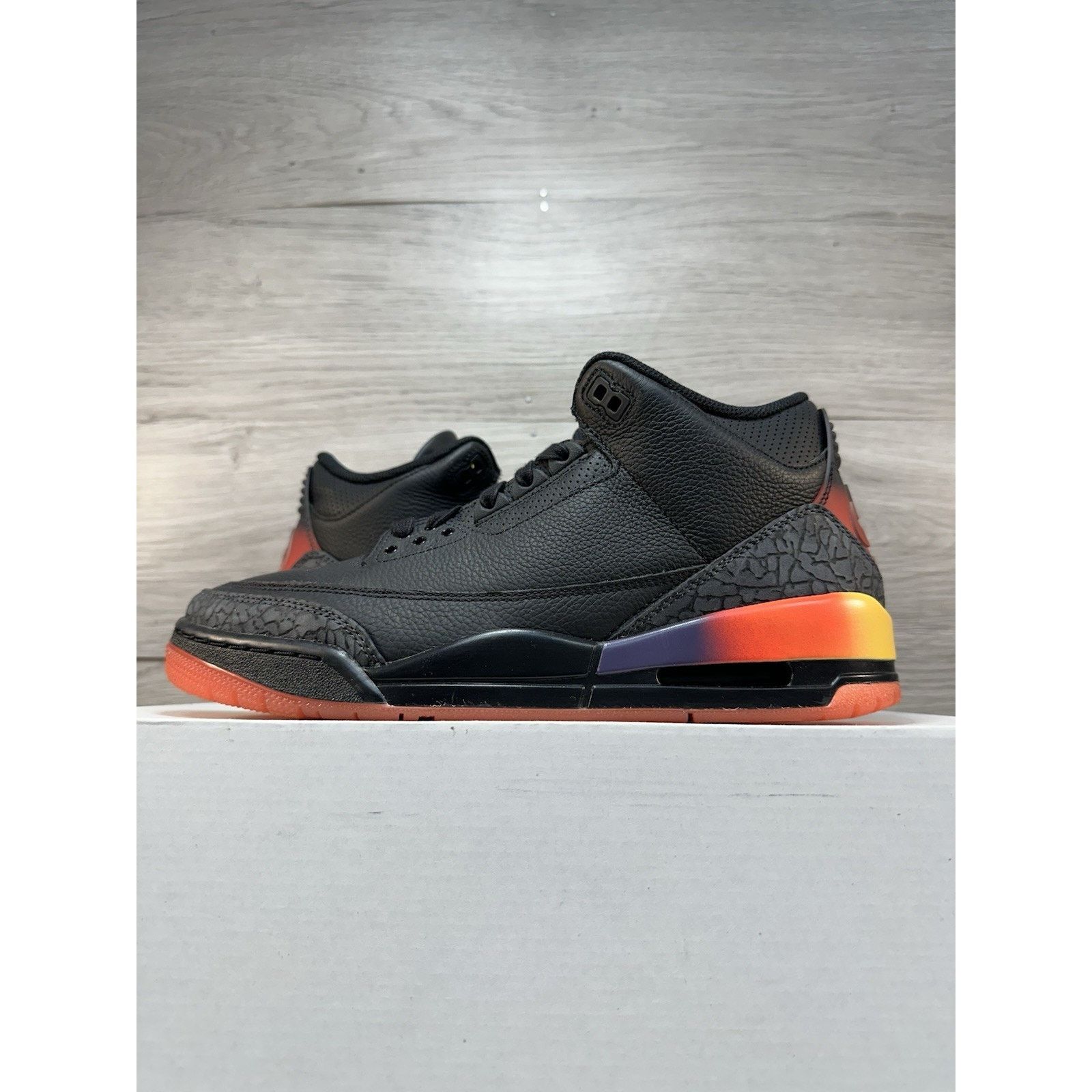 J Balvin × Jordan Brand J. Balvin x Air Jordan 3 Retro Rio - Size 9 Size US 9 / EU 42 - 1 Thumbnail