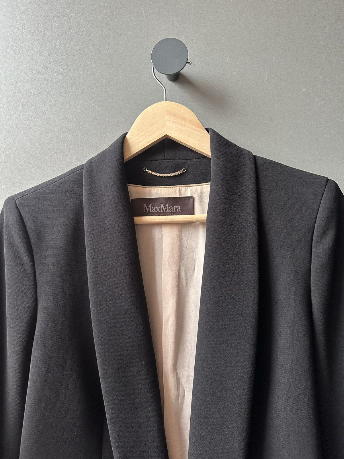 Max Mara Max Mara Cropped Tailored Black Blazer Shawl Lapel Size L / US 10 / IT 46 - 2 Thumbnail
