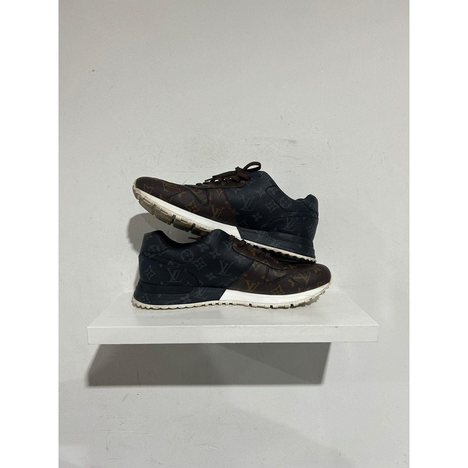 Louis Vuitton LOUIS VUITTON RUN AWAY TRIPLE MONOGRAM SNEAKER SZ LV10 USED Size US 12 / EU 45 - 2 Thumbnail