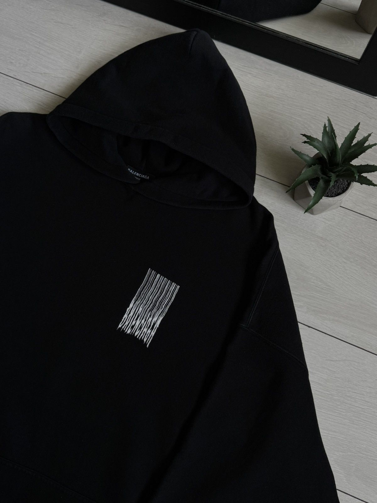 Balenciaga Balenciaga Unifit Barcode Logo Ovesized Hoodie Size US L / EU 52-54 / 3 - 11 Thumbnail