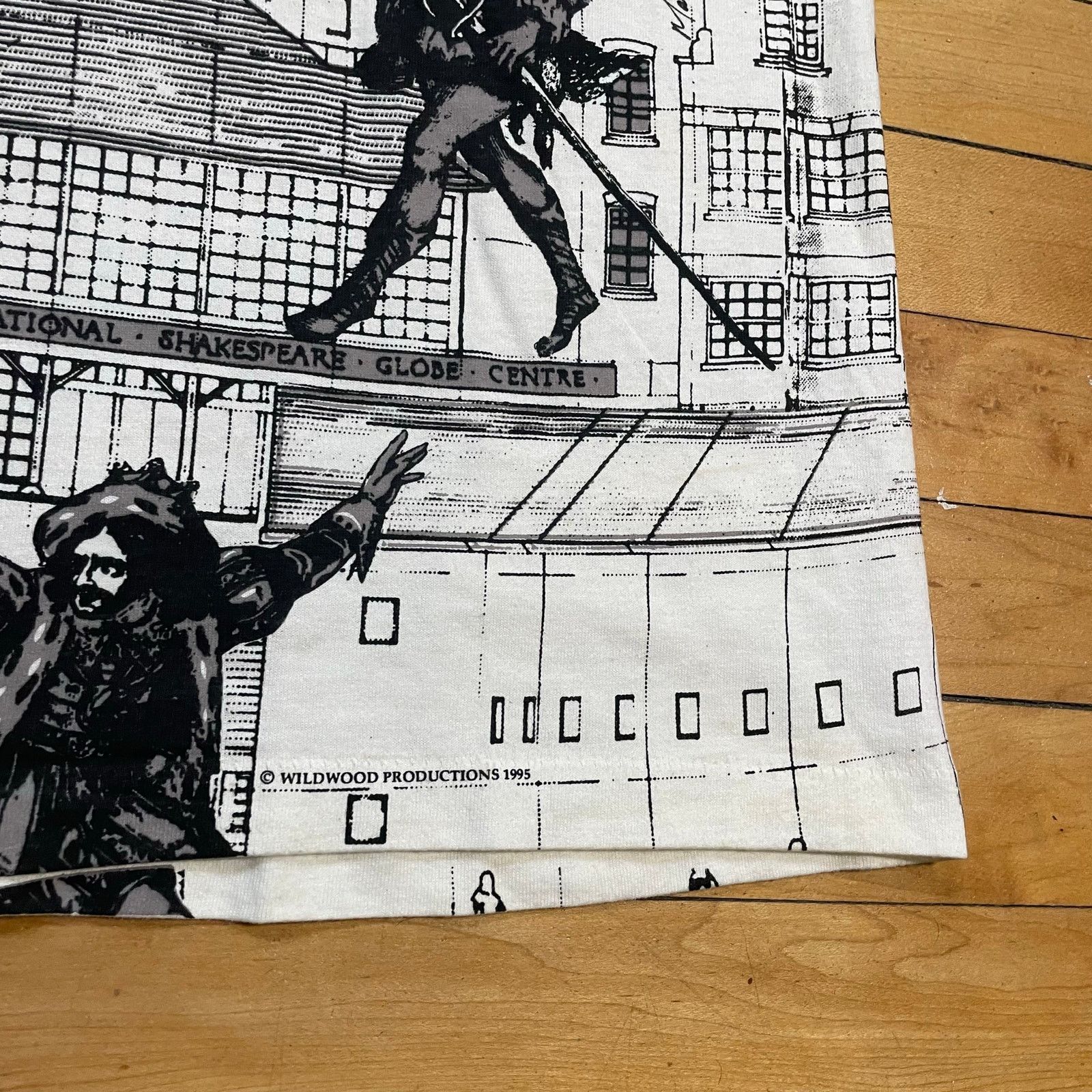 Vintage 1995 Shakespeare Globe Theatre AOP T Shirt XL Wildwood USA Size US XL / EU 56 / 4 - 4 Thumbnail
