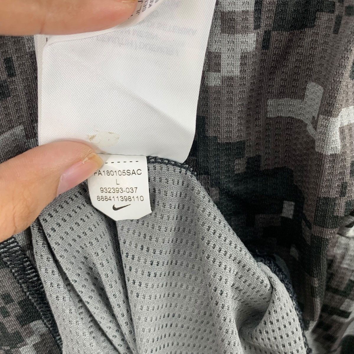 Nike NIKE PRO HYPERCOOL Collection Digital Camo Tee Shirt Top Size US L / EU 52-54 / 3 - 12 Thumbnail