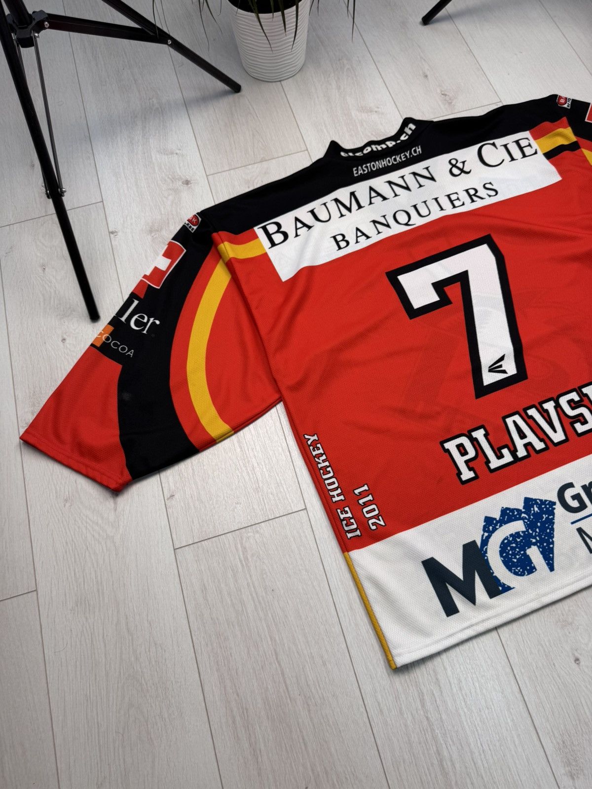 Other MATCHWORN SIGNED EHC BASEL 2012 ice hockey jersey Rare Size US XL / EU 56 / 4 - 13 Thumbnail