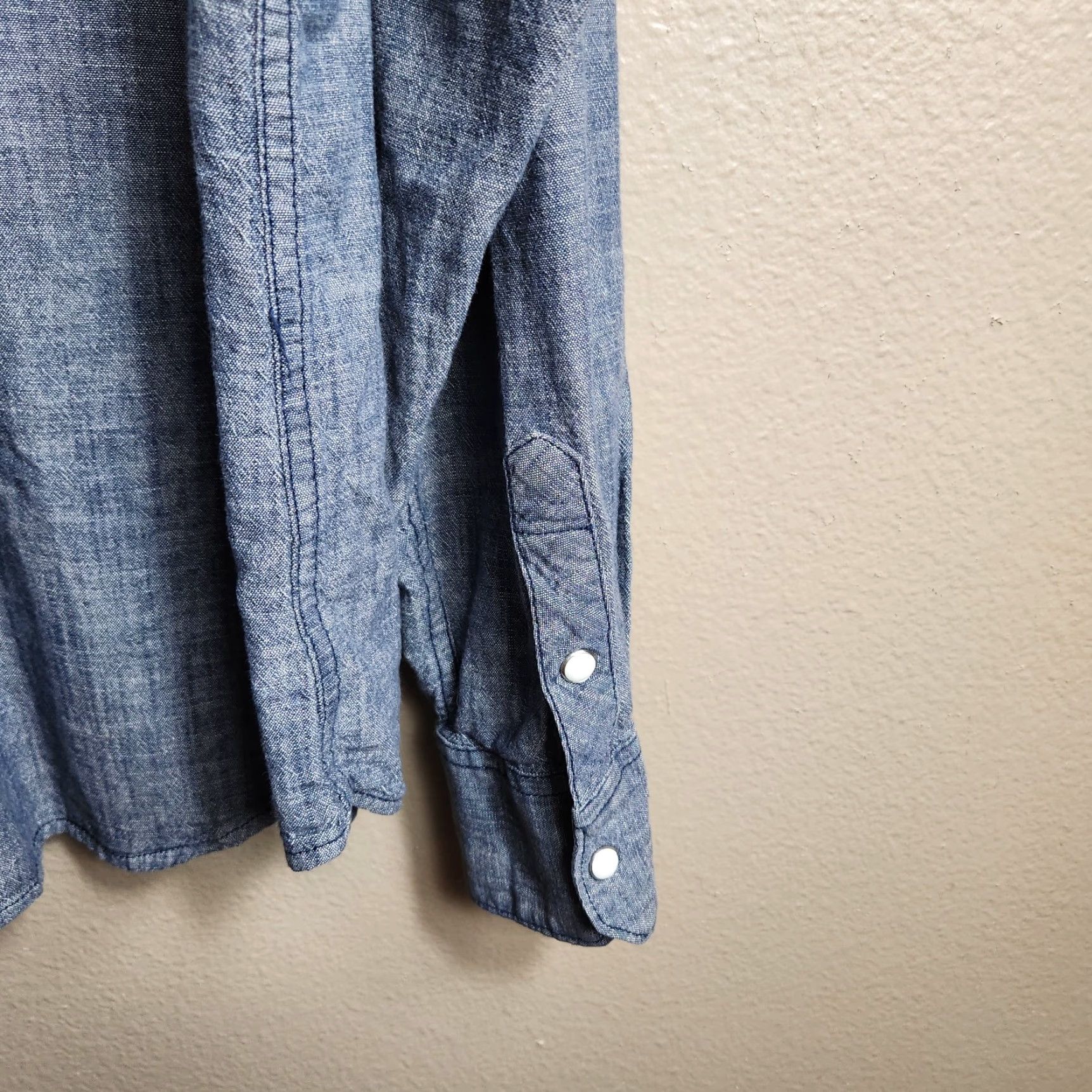 Levi's Levi's Mens Long Sleeve Pearl Snap Western Shirt L Blue Cotton Button-Up Shirt Western Mens Regular Size L Size US L / EU 52-54 / 3 - 4 Thumbnail