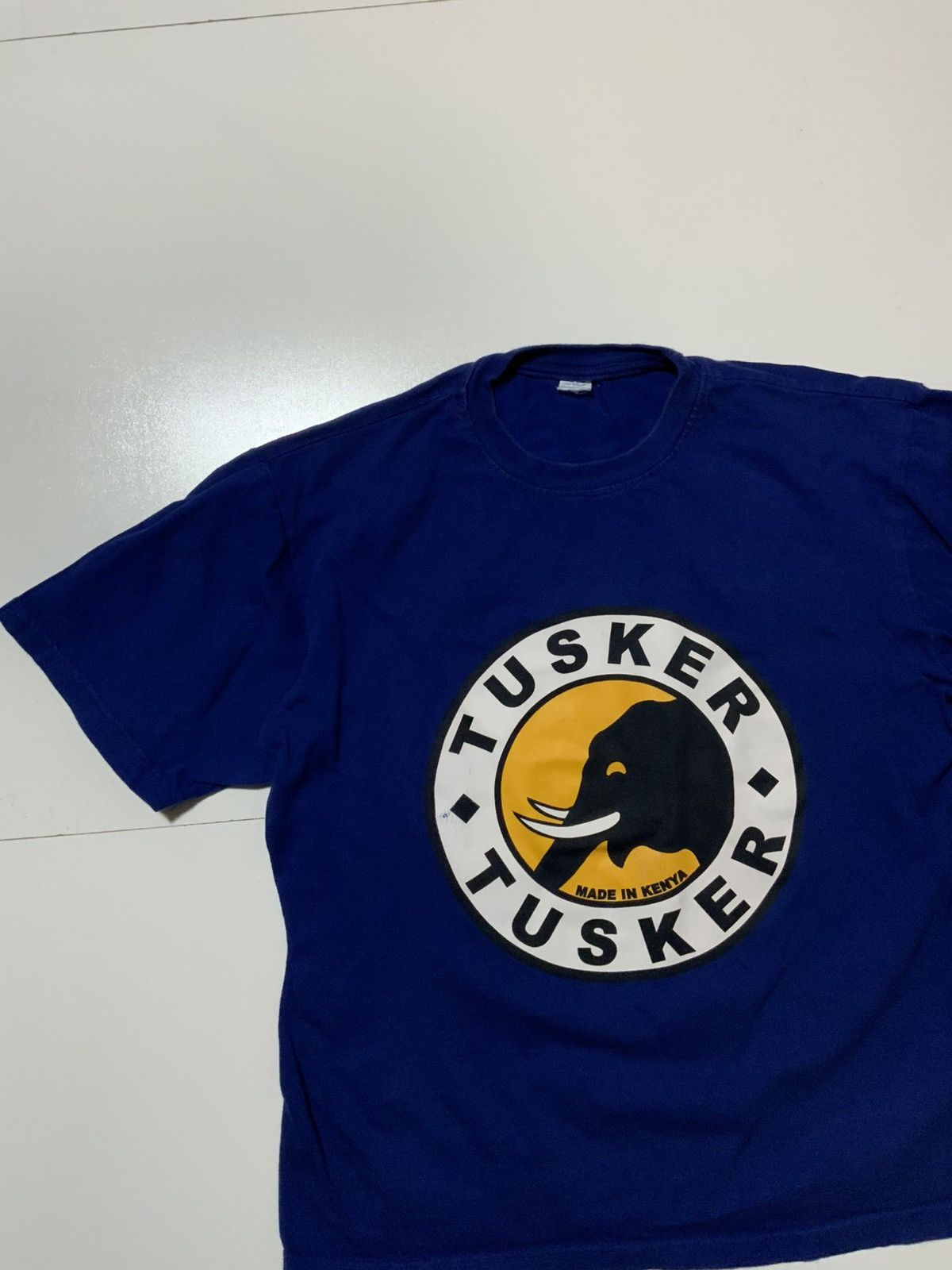Vintage Vintage Tusker Beer Made In Kenya Baada Africa Boxy T-Shirt Size US L / EU 52-54 / 3 - 3 Thumbnail