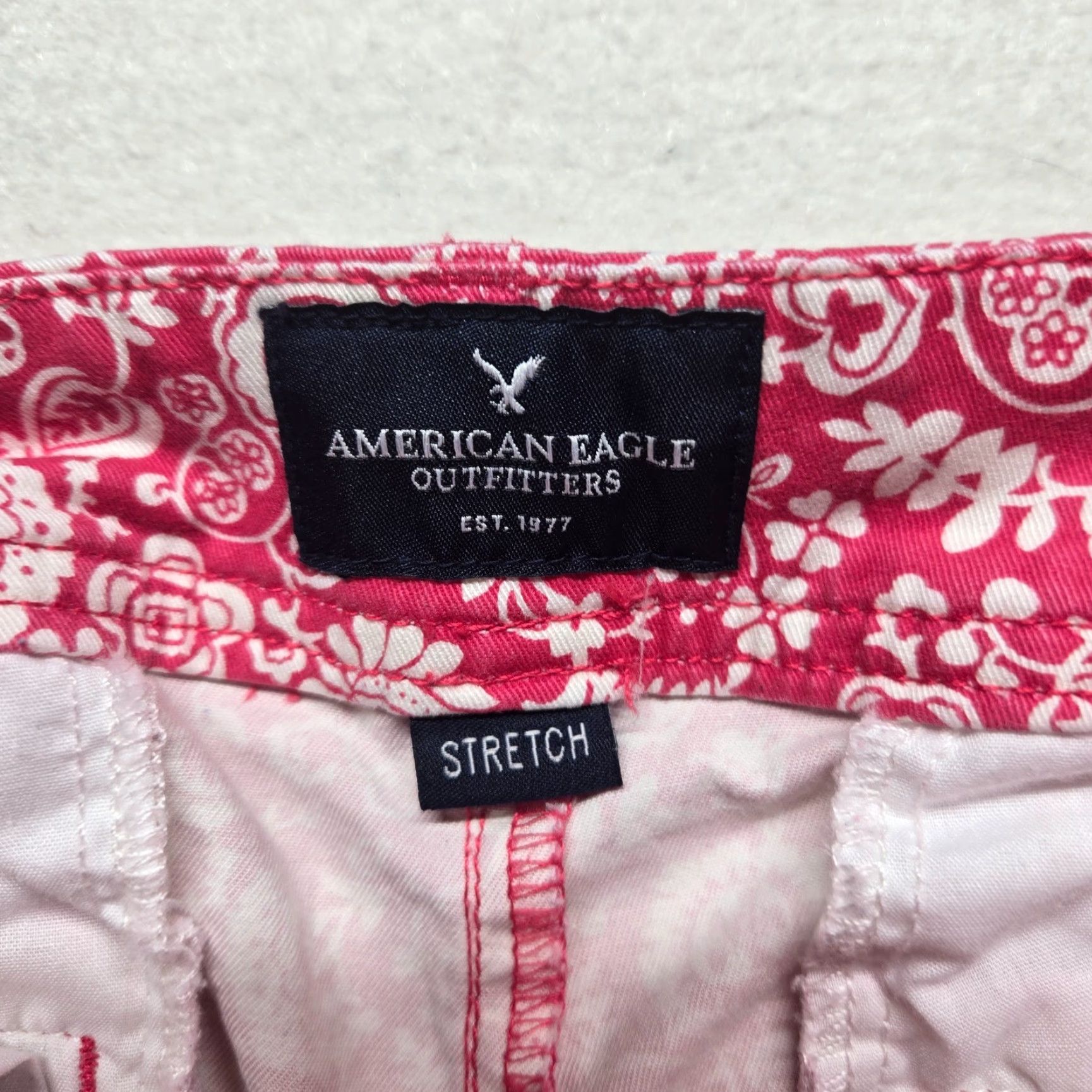American Eagle Outfitters VINTAGE American Eagle Pink White Floral Cotton Shorts Women's Size 4 Stretch Mid 90s Size 27" / US 4 / IT 40 - 2 Thumbnail