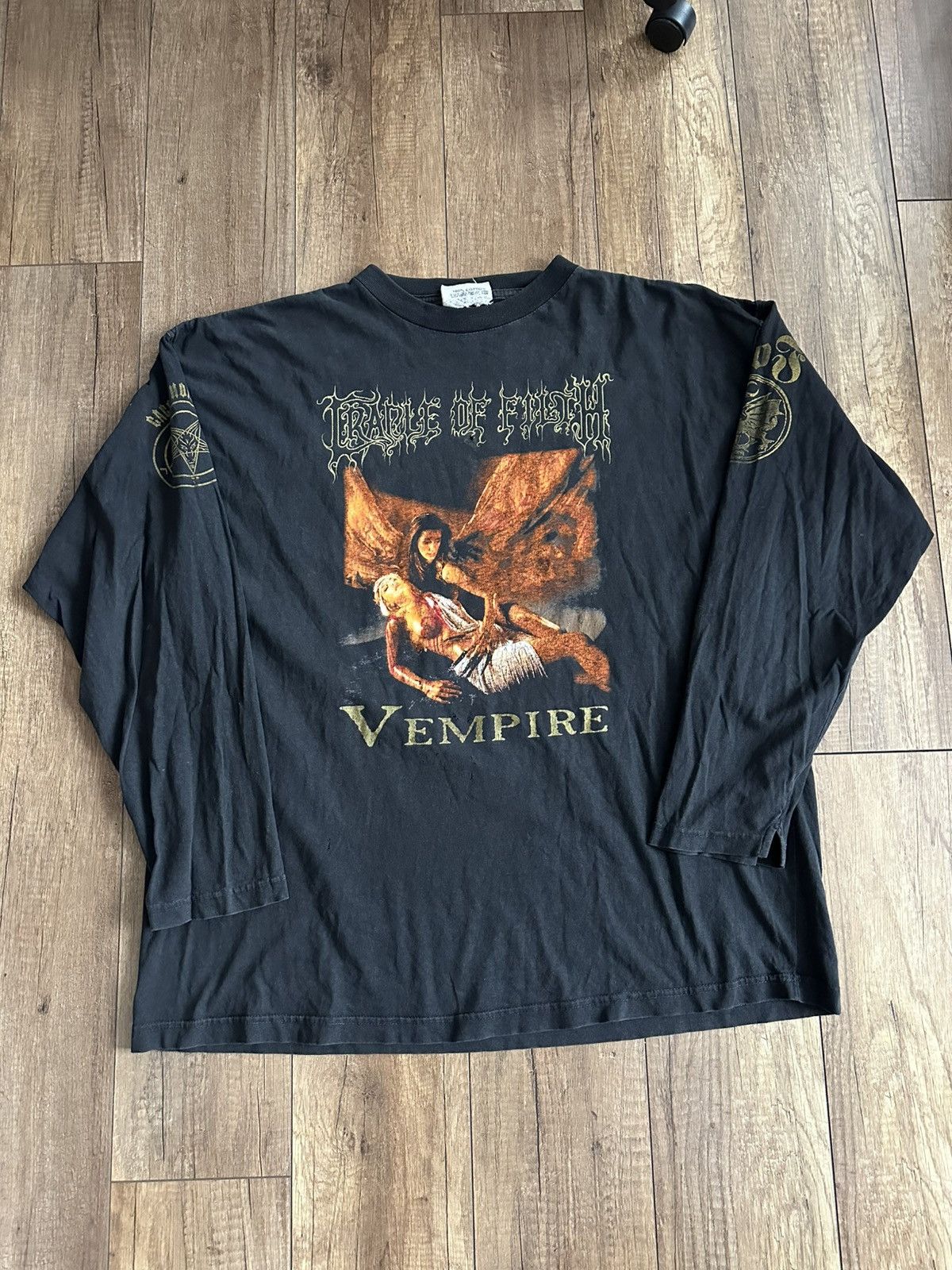 Band Tees 1996 Cradle Of Filth Vempire Vintage Long Sleeve T-Shirt Size US XL / EU 56 / 4 - 2 Thumbnail