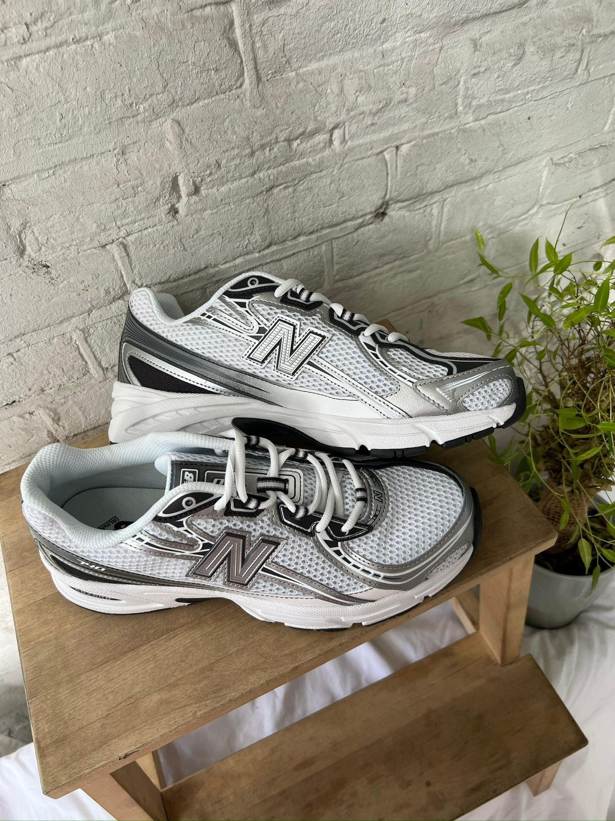 New Balance New Balance – Silver – Size EU 44 – New & Authentic Size US 10 / EU 43 - 8 Thumbnail