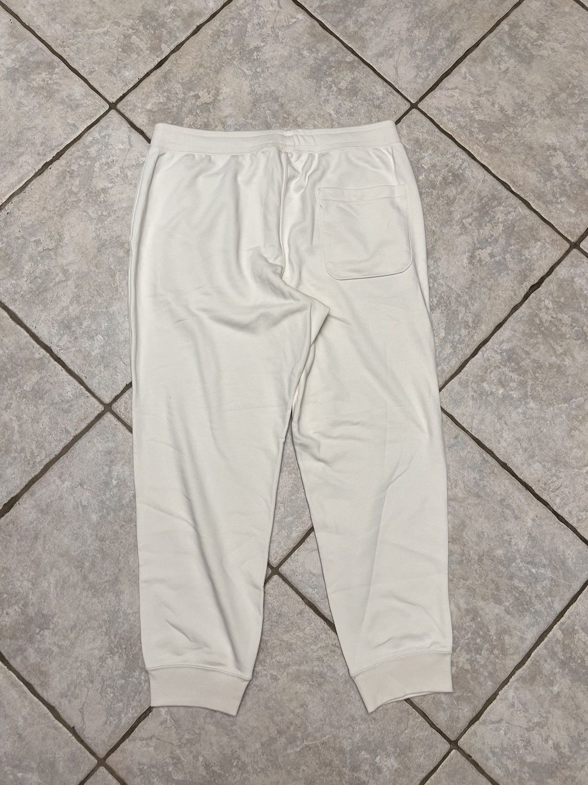 Uniqlo Beige Uniqlo Sweatpants Size US 32 / EU 48 - 2 Thumbnail