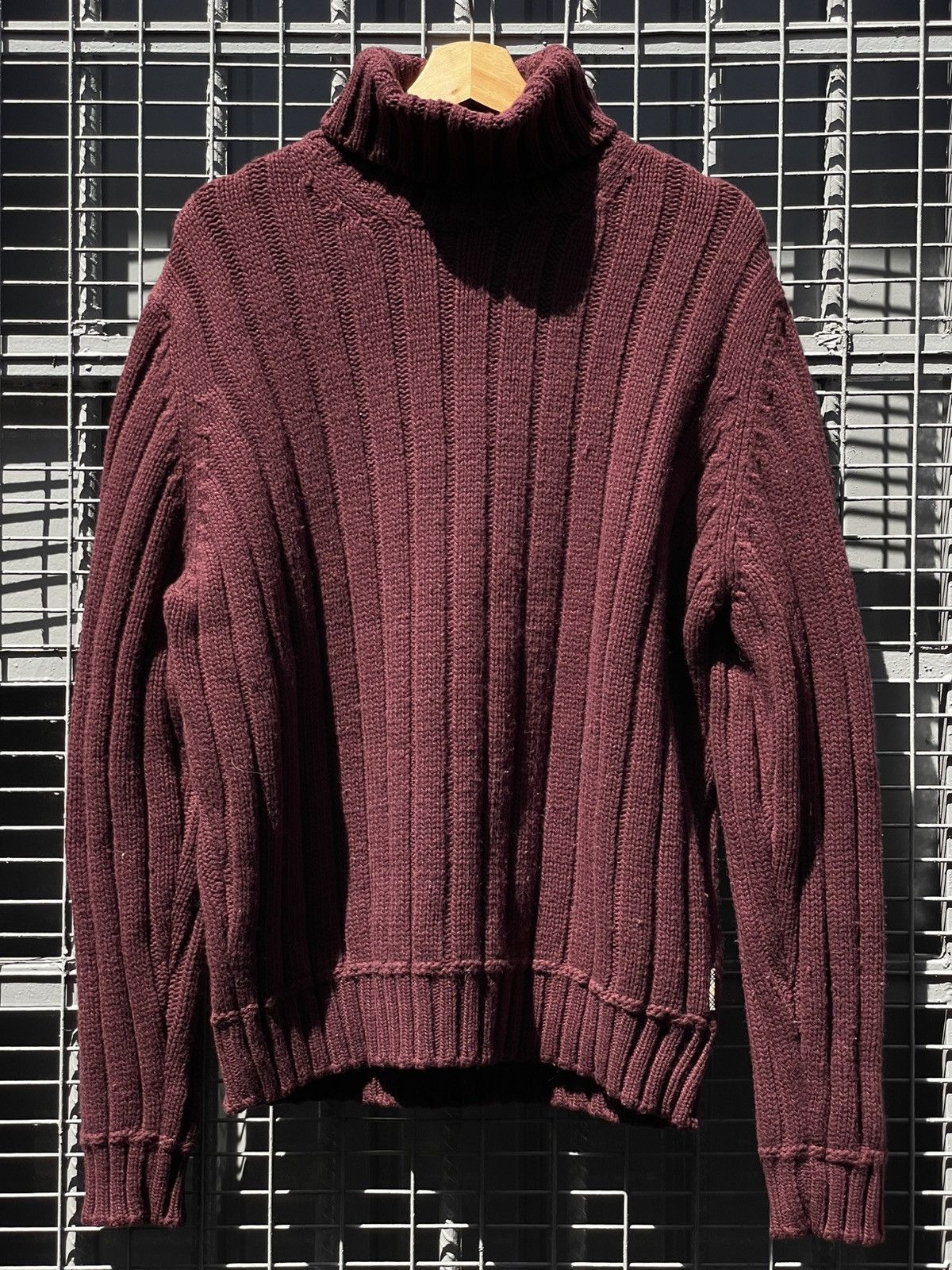 Burberry Burberry | Burgundy Knitted Turtleneck Sweater Size US L / EU 52-54 / 3 - 1 Thumbnail