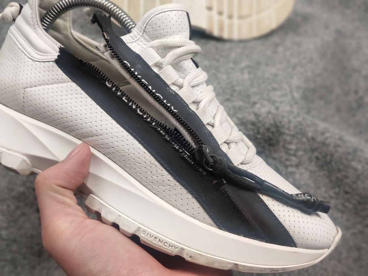 Givenchy Givenchy spectre runner sneakers leather Logo Zip Shoes Size US 8.5 / IT 38.5 - 20 Thumbnail